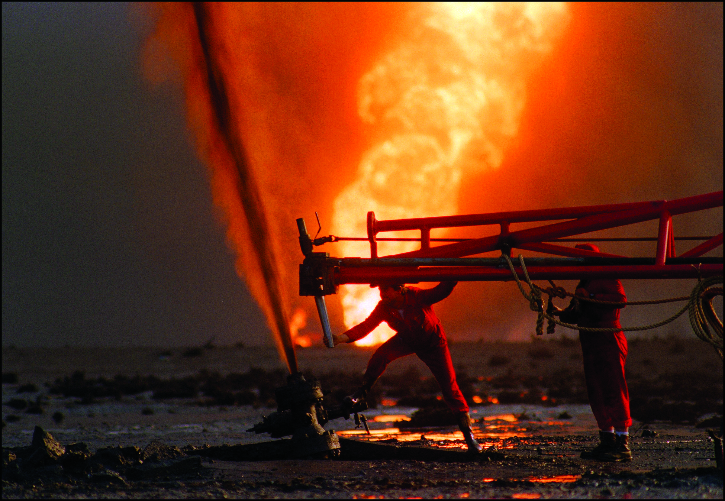 Red Adair fire fighting crew work 29 Mar