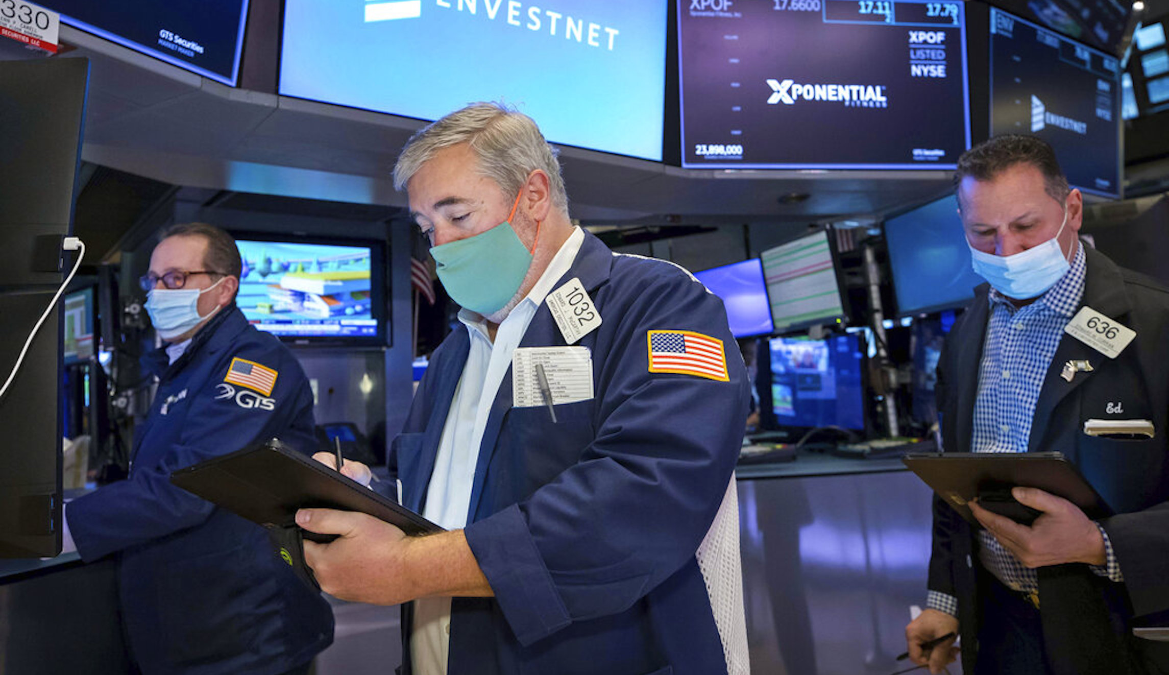 Stocks plummet as Fed gears up to raise interest rates for first time in years
