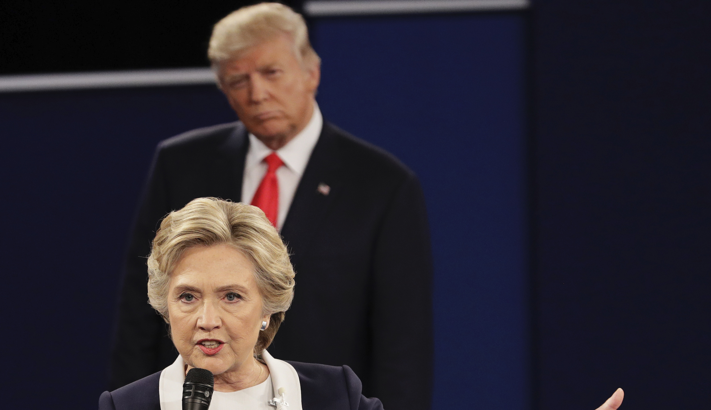 Trump on Queen Elizabeth II, Hillary Clinton, and others in new book: ‘They kissed my a**’