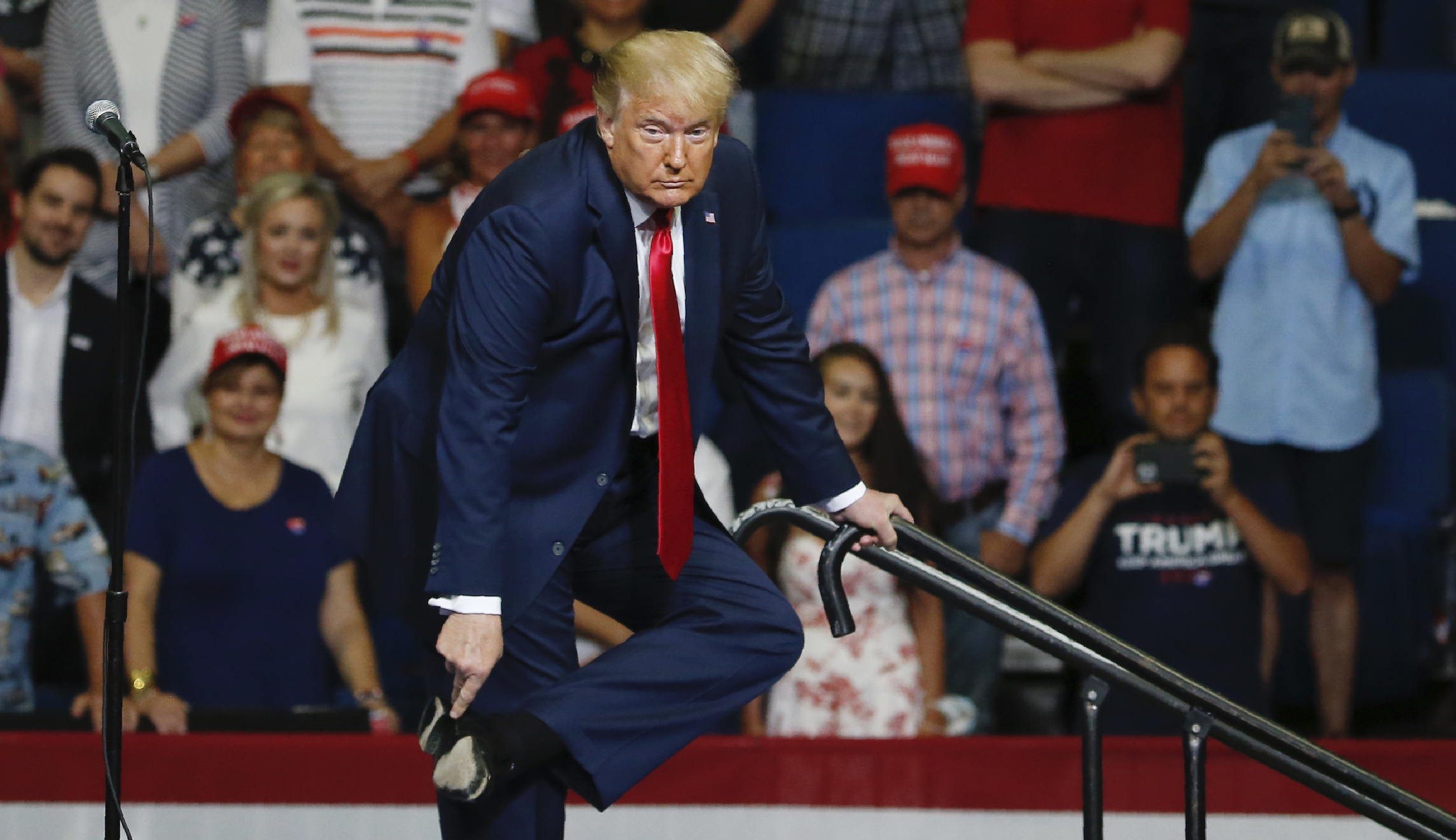Trump campaign dismisses criticism that he is losing touch with voters
