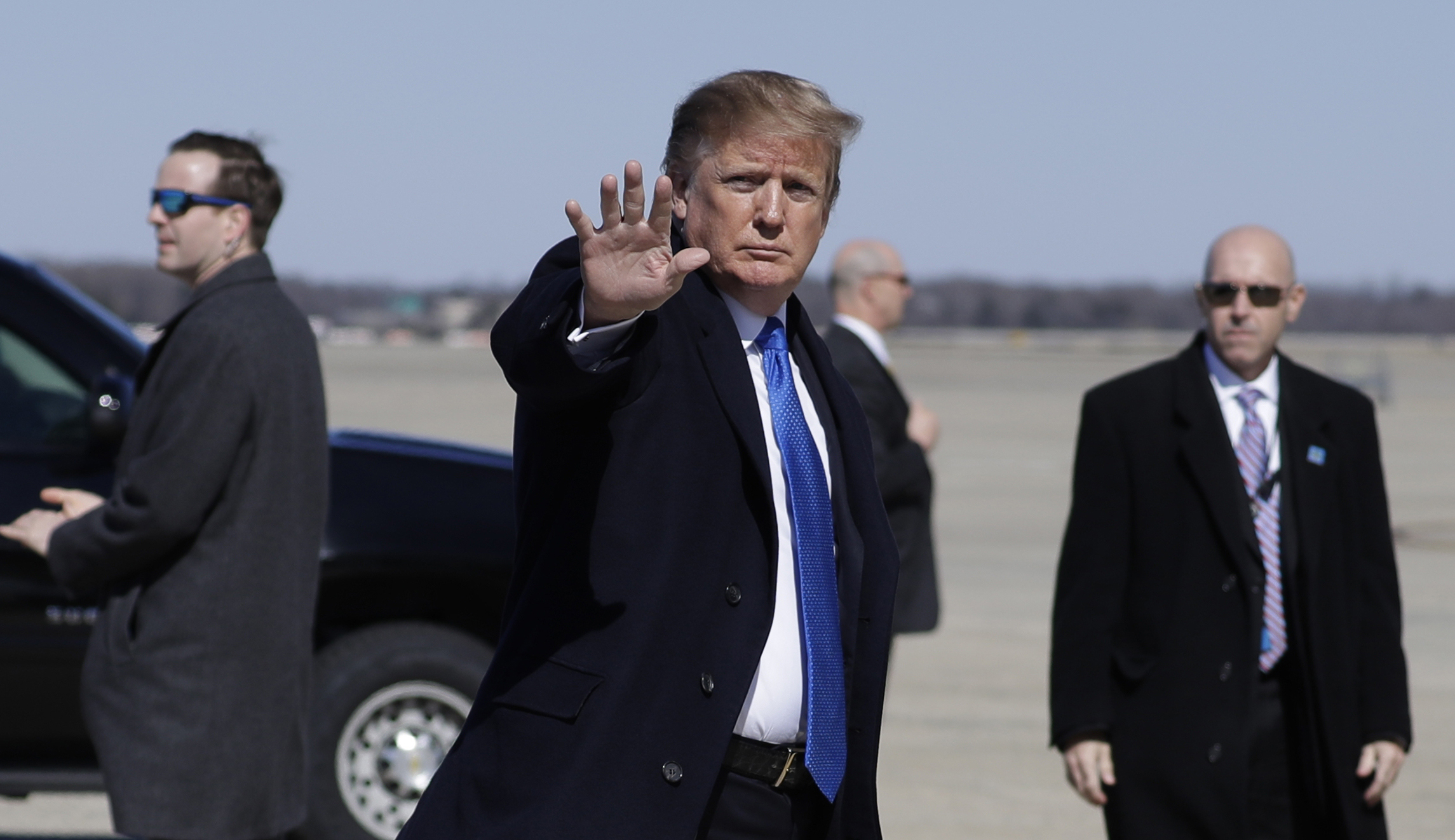 Trump donates $100K paycheck to DHS