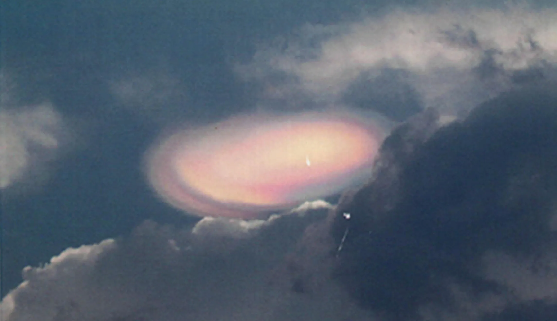 Did Steven Greer fake a UFO with flares?