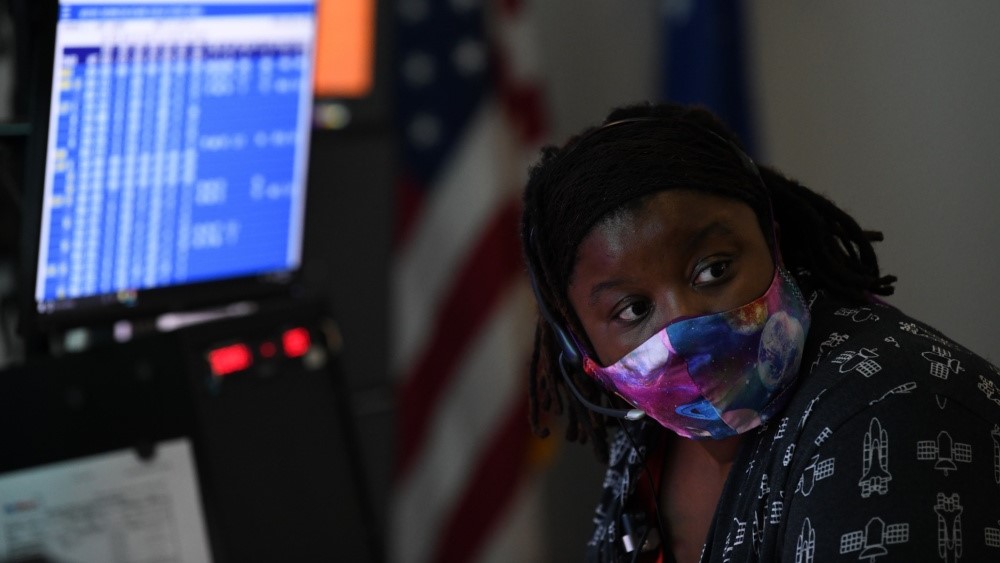 Arlena Moses, 45th Weather Squadron launch weather officer, and 45th Weather Squadron Airmen discuss operations prior to the Falcon 9 Starlink L-8 launch at Cape Canaveral Air Force Station, Florida, on June 13, 2020.