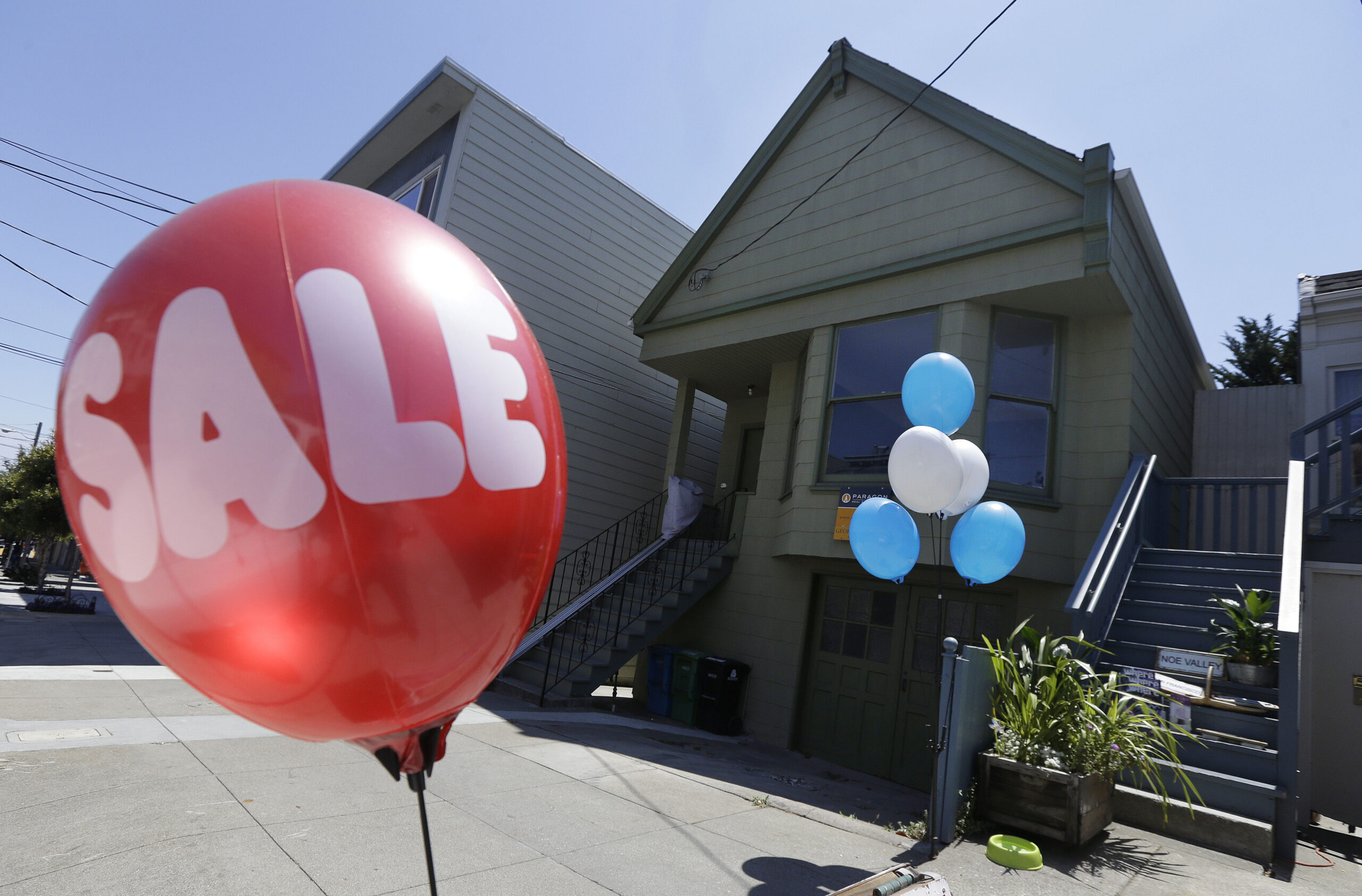 AP PHOTOS: Mansion or shack? It’s the $1M question