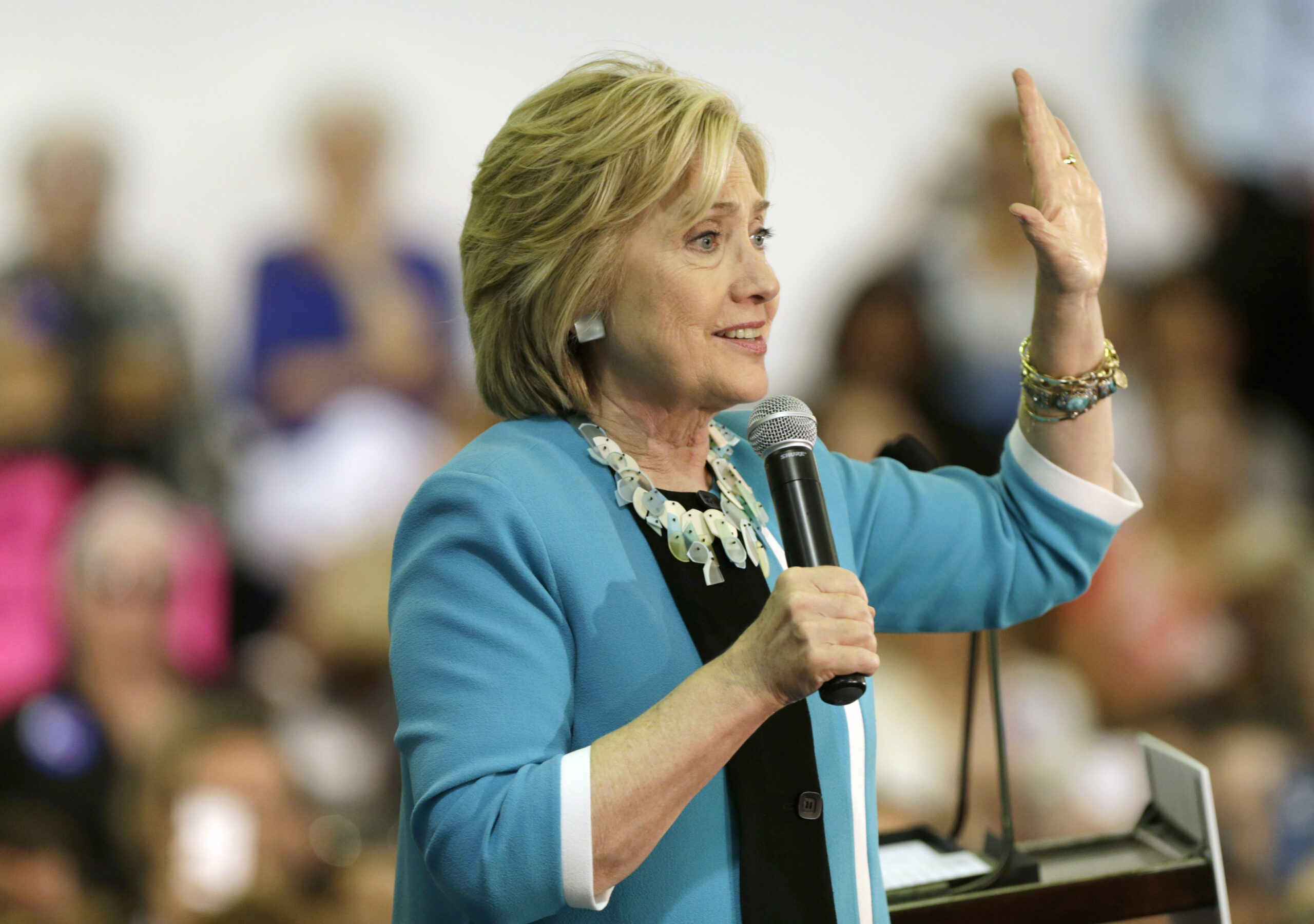 Clinton claims status as political ‘outsider’ because she’s a woman