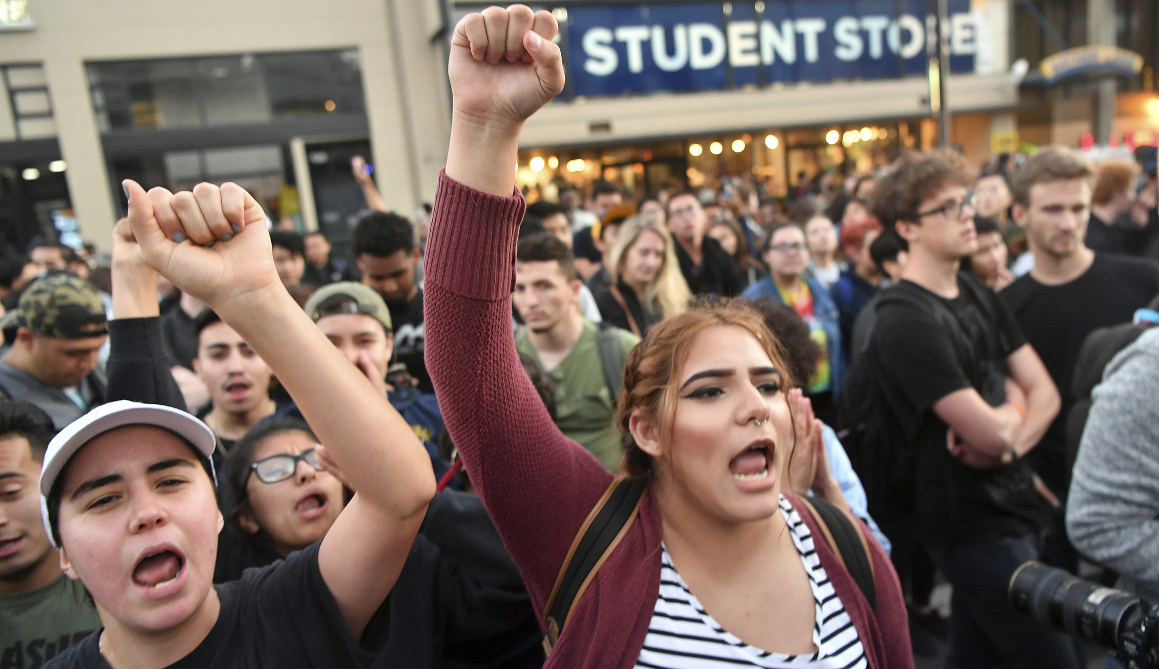 Berkeley students, faculty call for boycott of classes during event featuring Steve Bannon, Milo Yiannopoulos