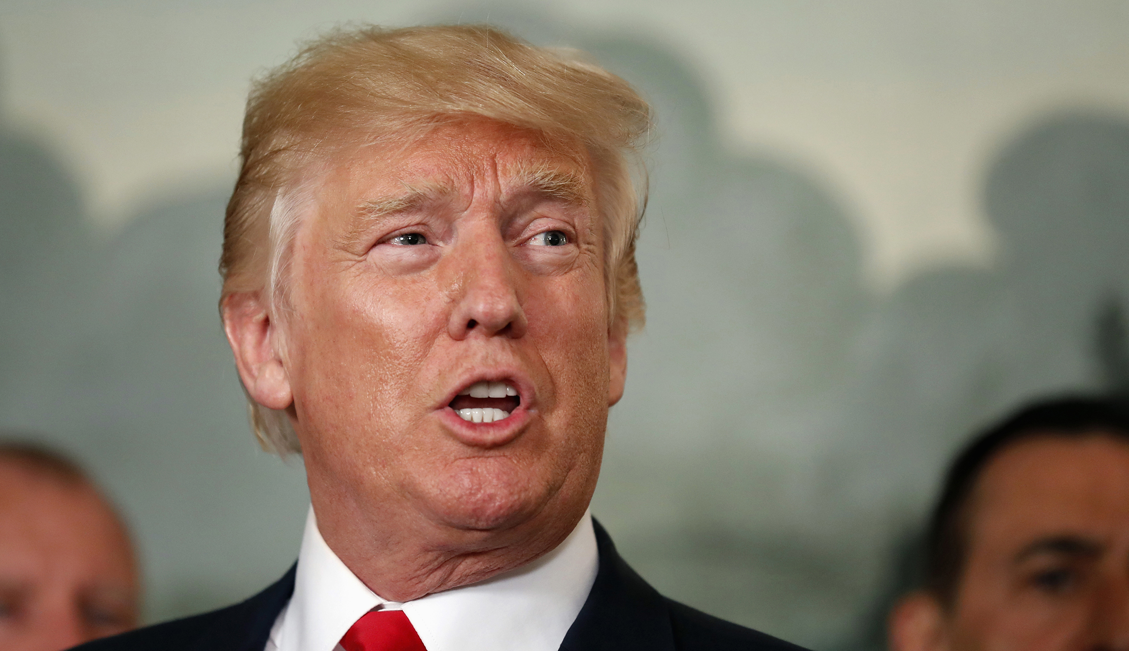 Trump’s Twitter account briefly goes dark, sparking social media pandemonium