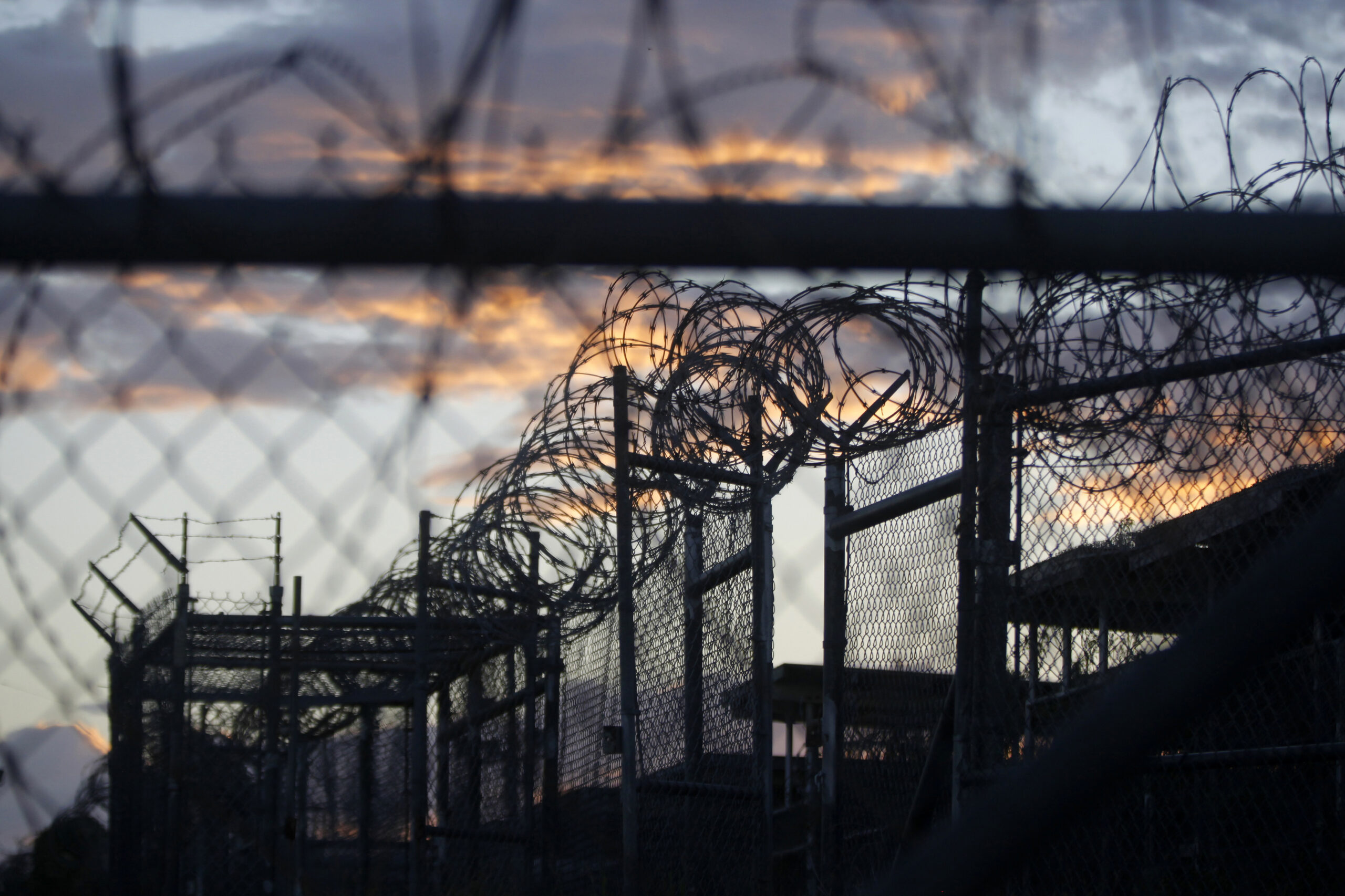 White House threatens to veto bill that would halt Gitmo transfers
