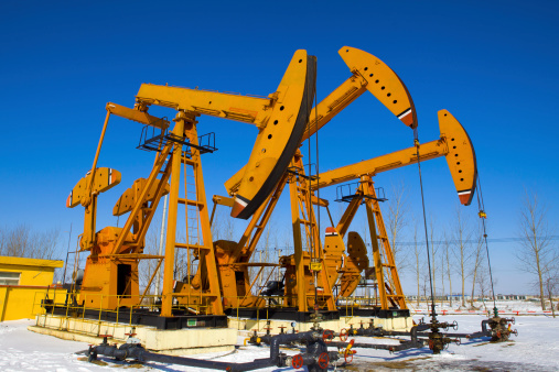 Crude oil price up slightly amid cold US weather