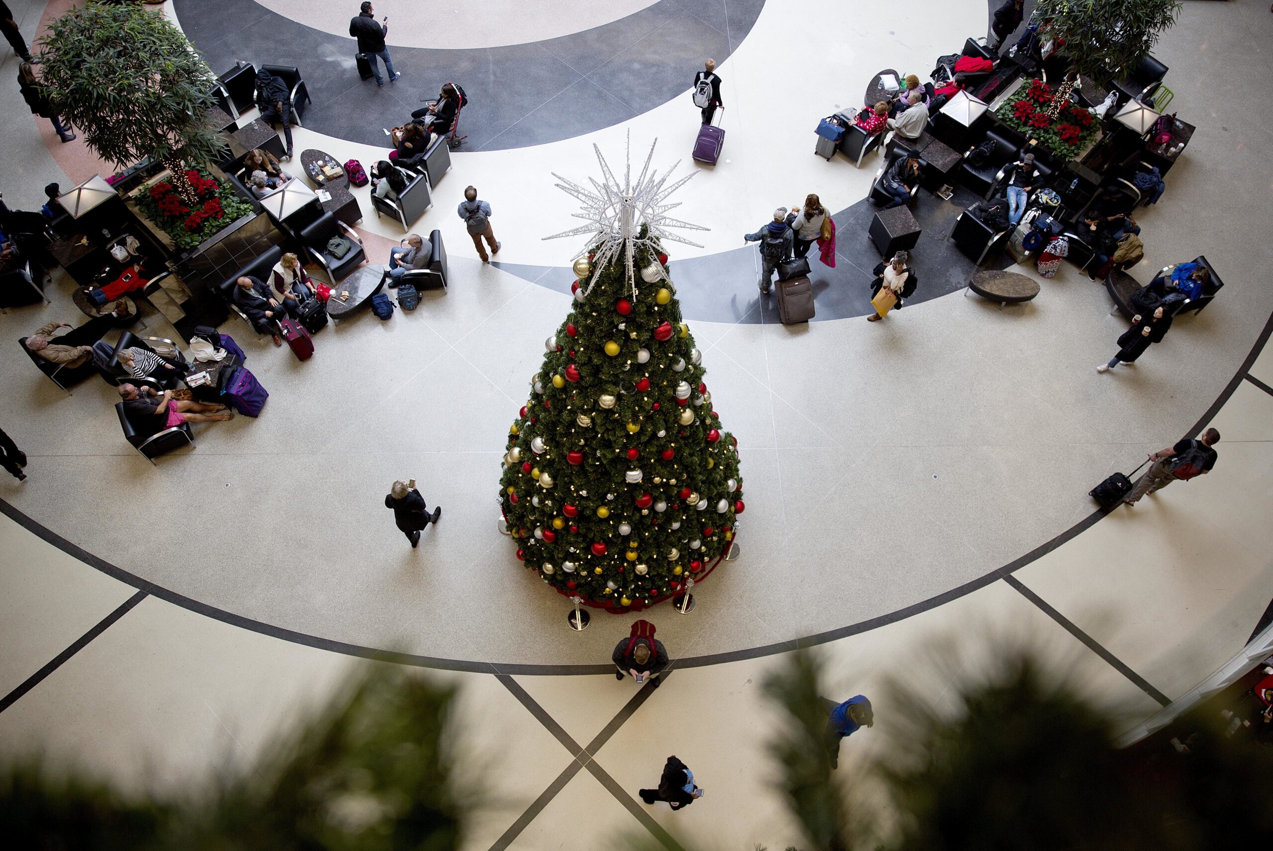 Poll: Holiday flying much worse than 5 years ago, fees, bad seats top complaints