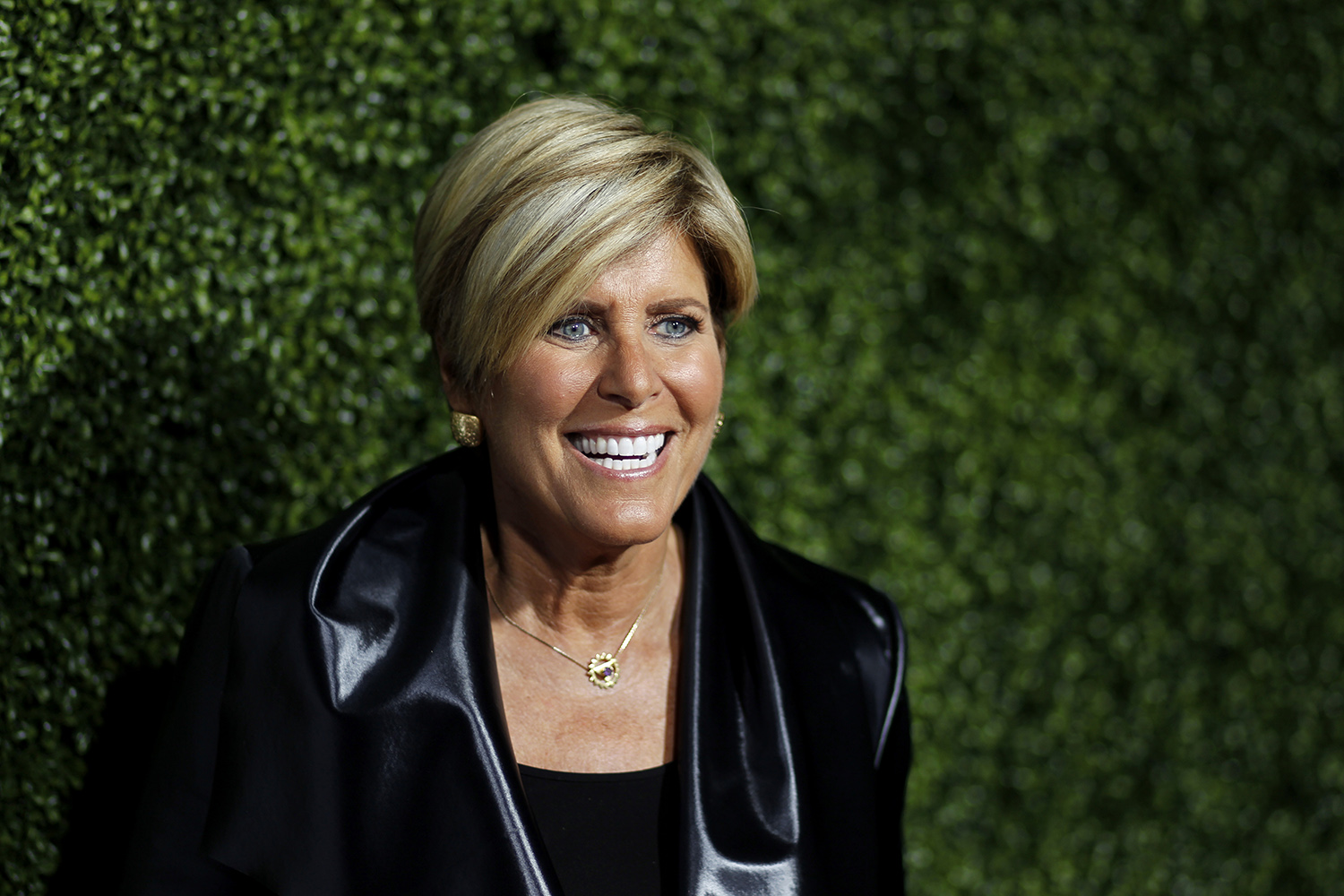 Personal finance guru Suze Orman offering free financial advice to soldiers