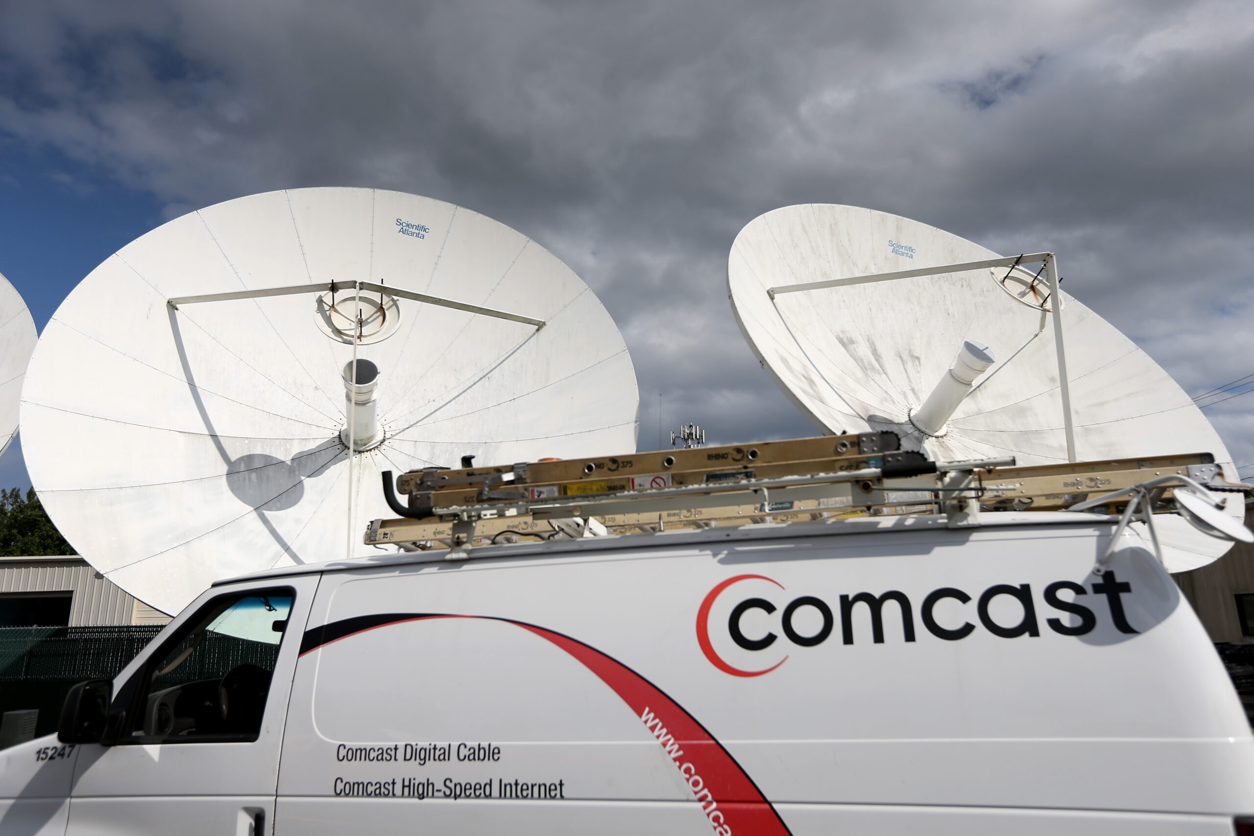 Political ads buoy Comcast profits despite dwindling TV subscribers