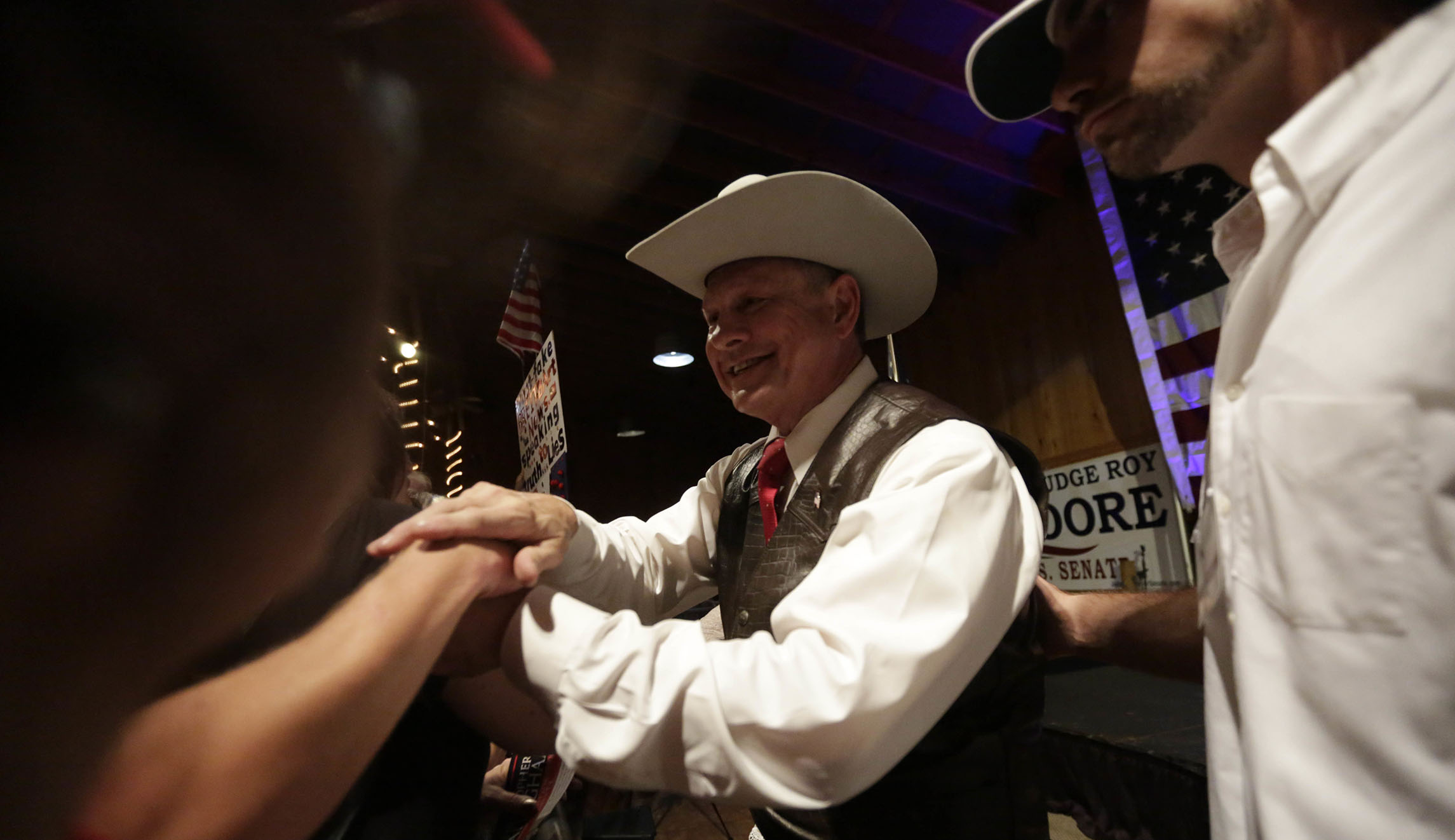 Roy Moore defeats Luther Strange in Alabama in huge blow to Republicans in Washington