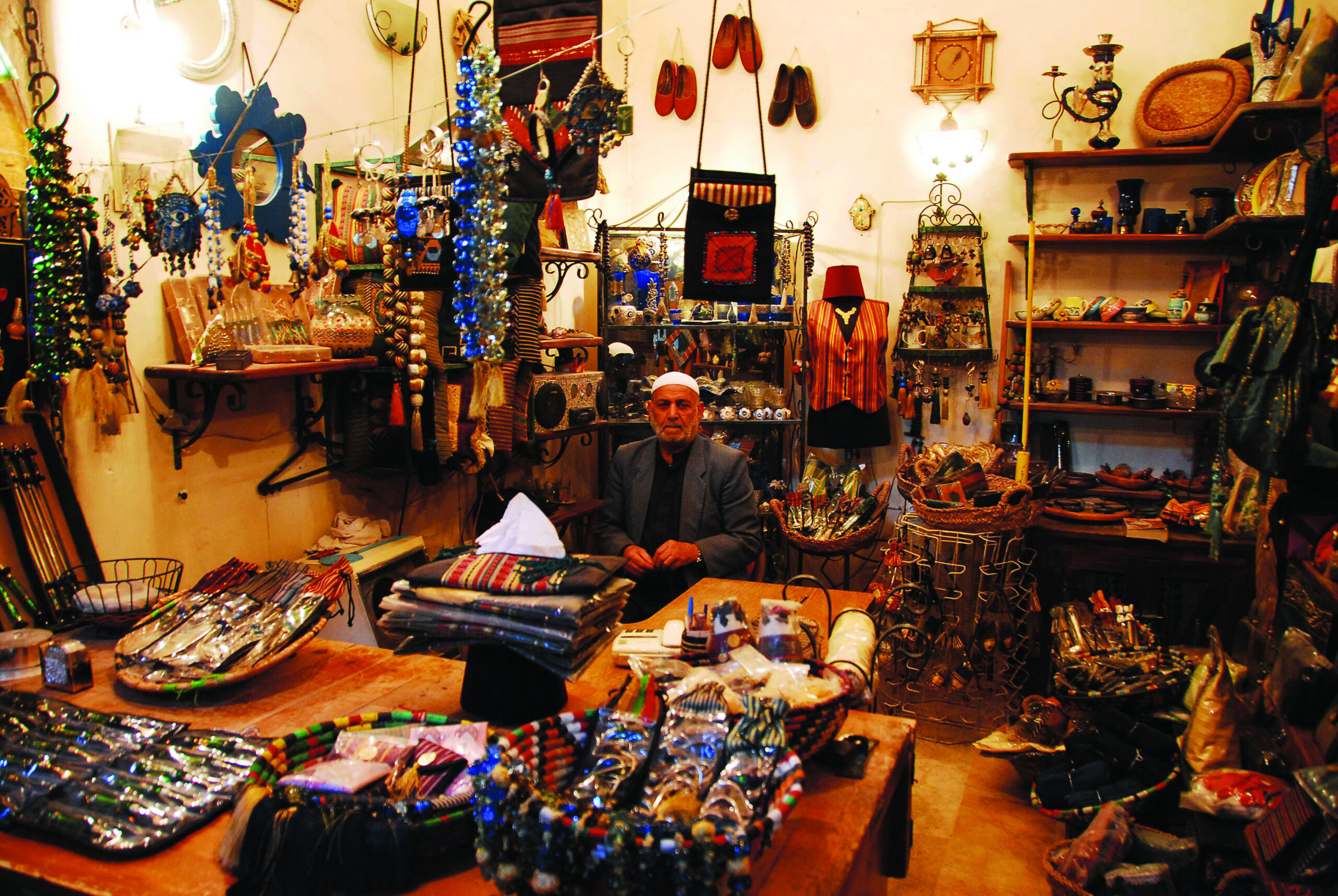 Syria suicide blast kills 4 at security compound