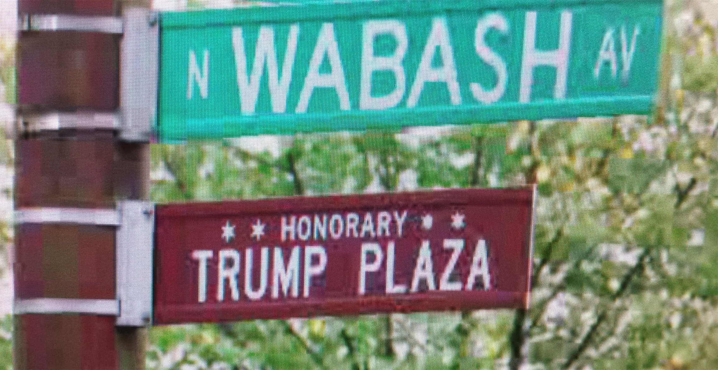 Chicago City Council approved the removal of Trump street signs