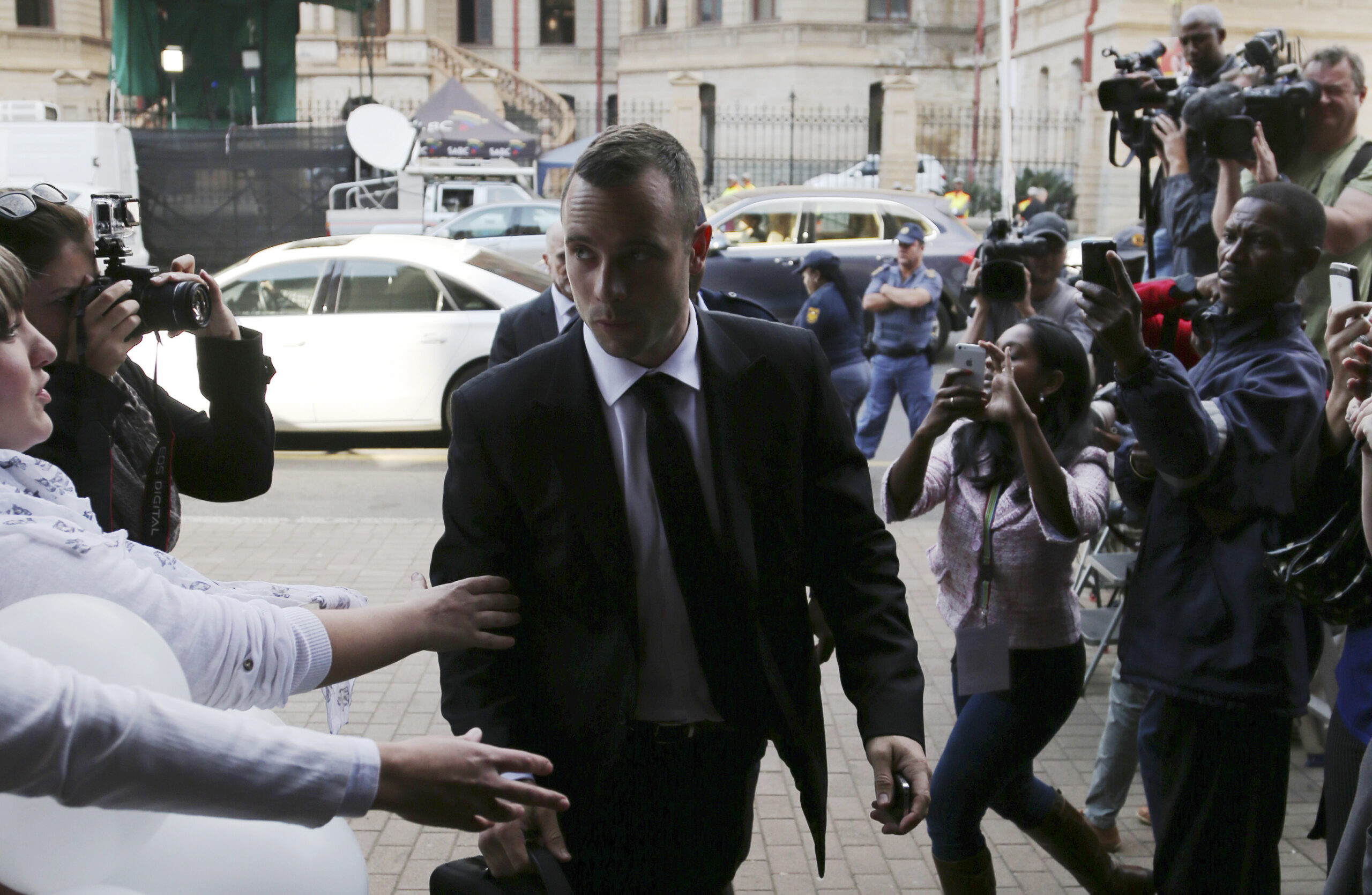 Ballistics expert testifies at Pistorius trial