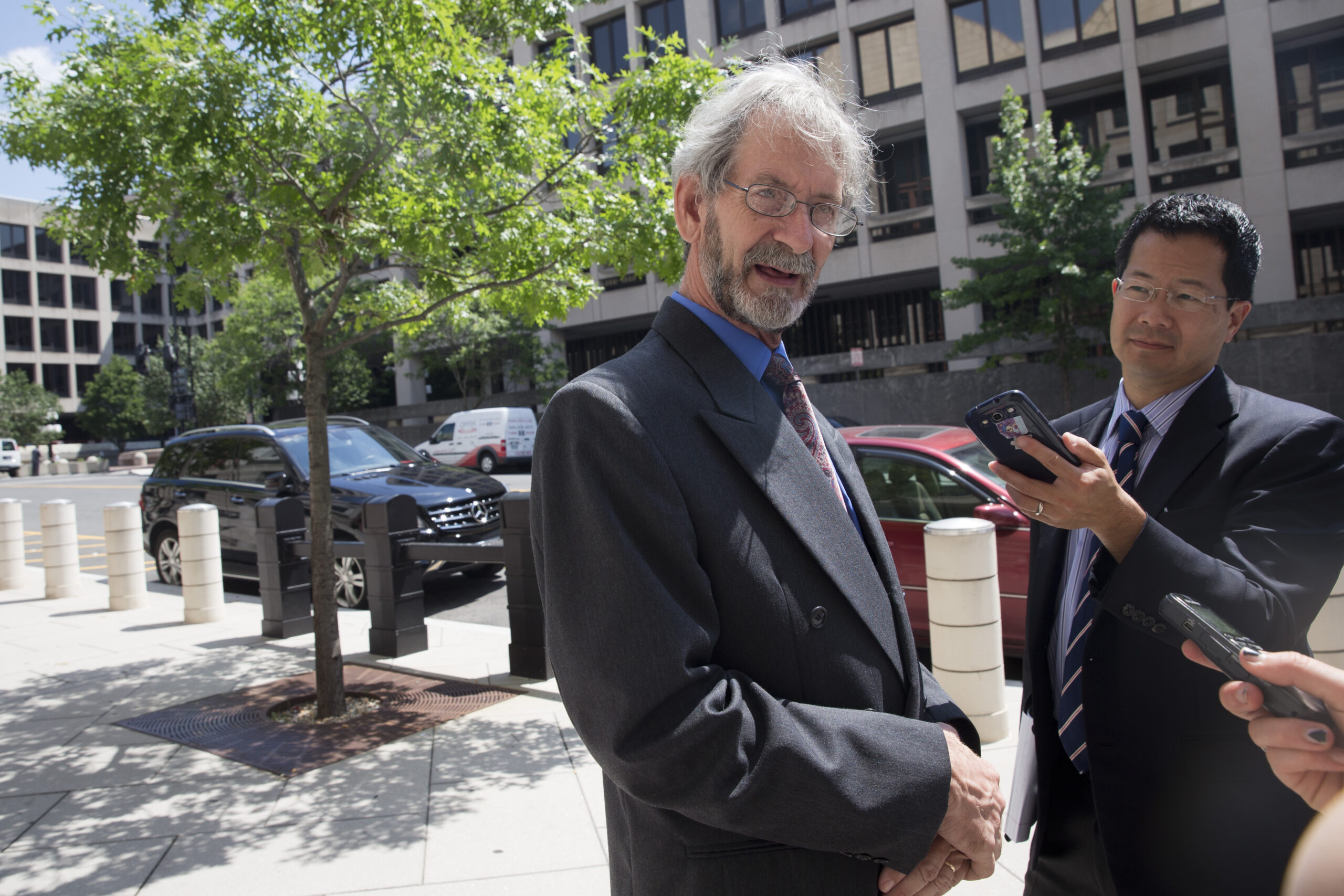 Gyrocopter pilot who landed on the Mall will plead guilty