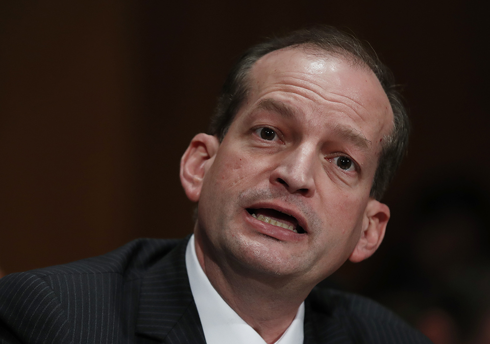 Business groups urge Senate to confirm Labor pick Alexander Acosta