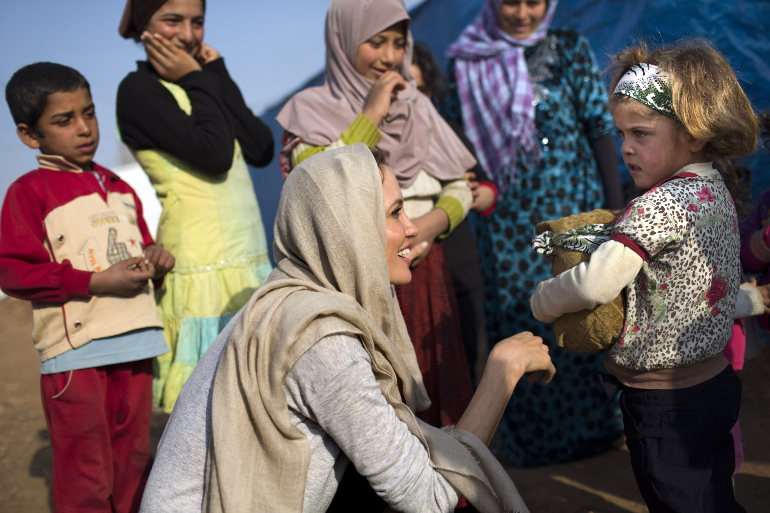 Angelina Jolie visits Syrian children in Lebanon