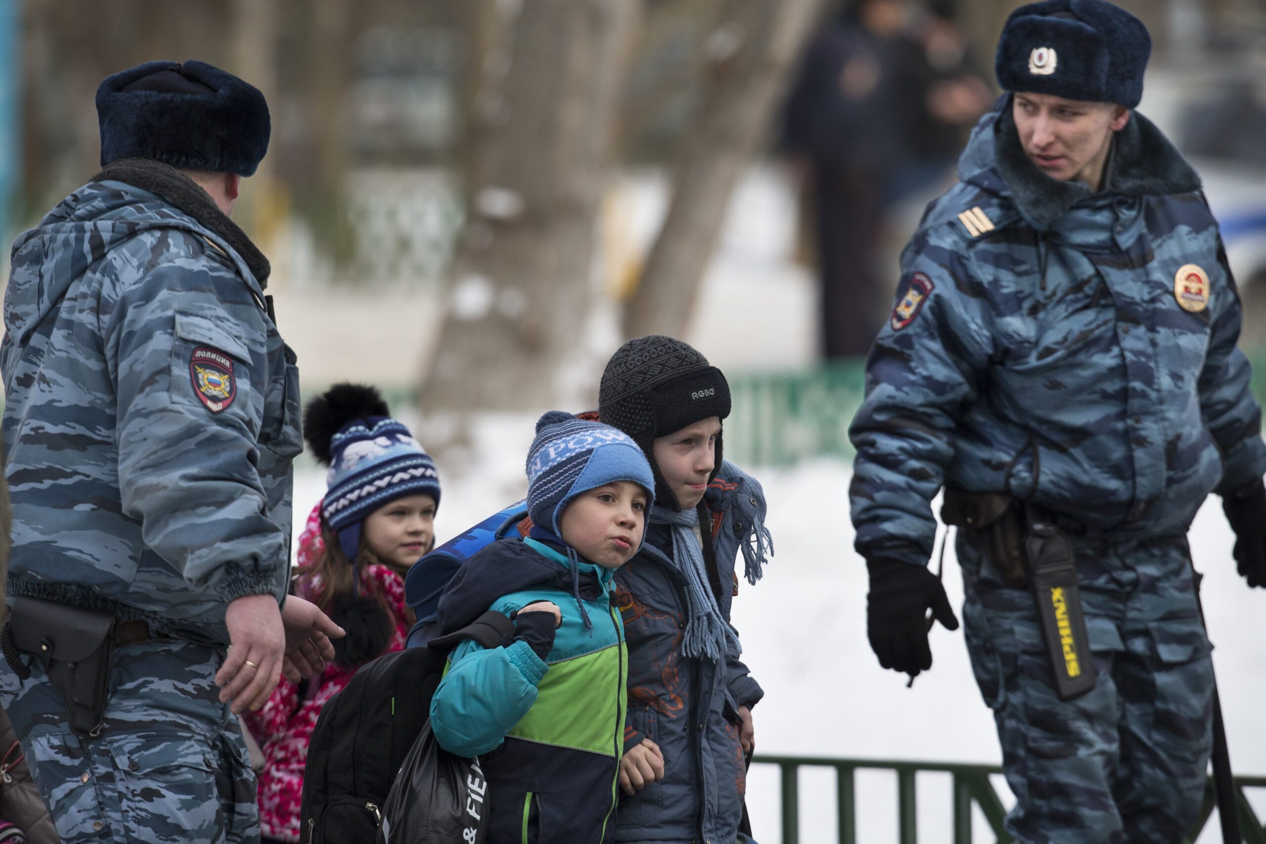 Student kills teacher, policeman in Moscow school