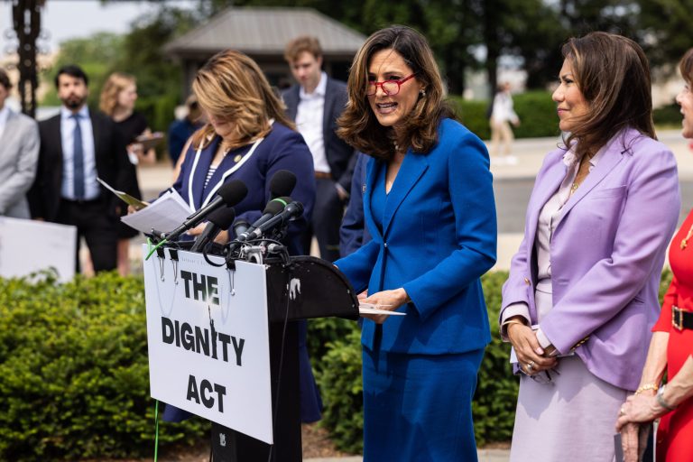 Bipartisan Hispanic congresswomen introduce first sweeping immigration bill this session