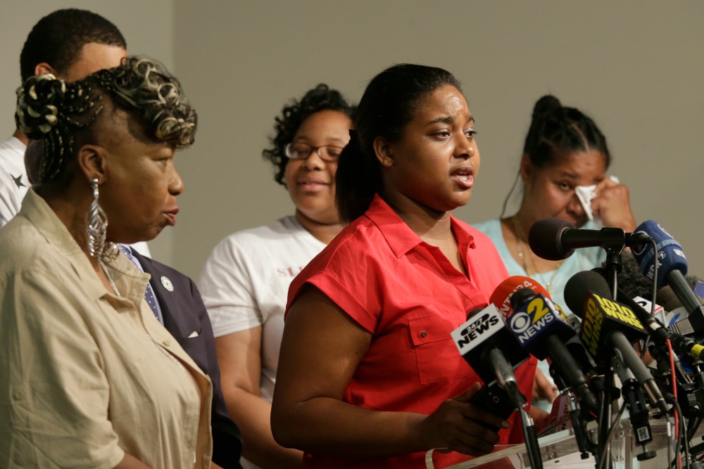 Sanders endorsed by daughter of police chokehold victim