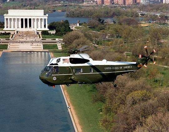 President Obama takes helicopter to DC suburb fundraisers