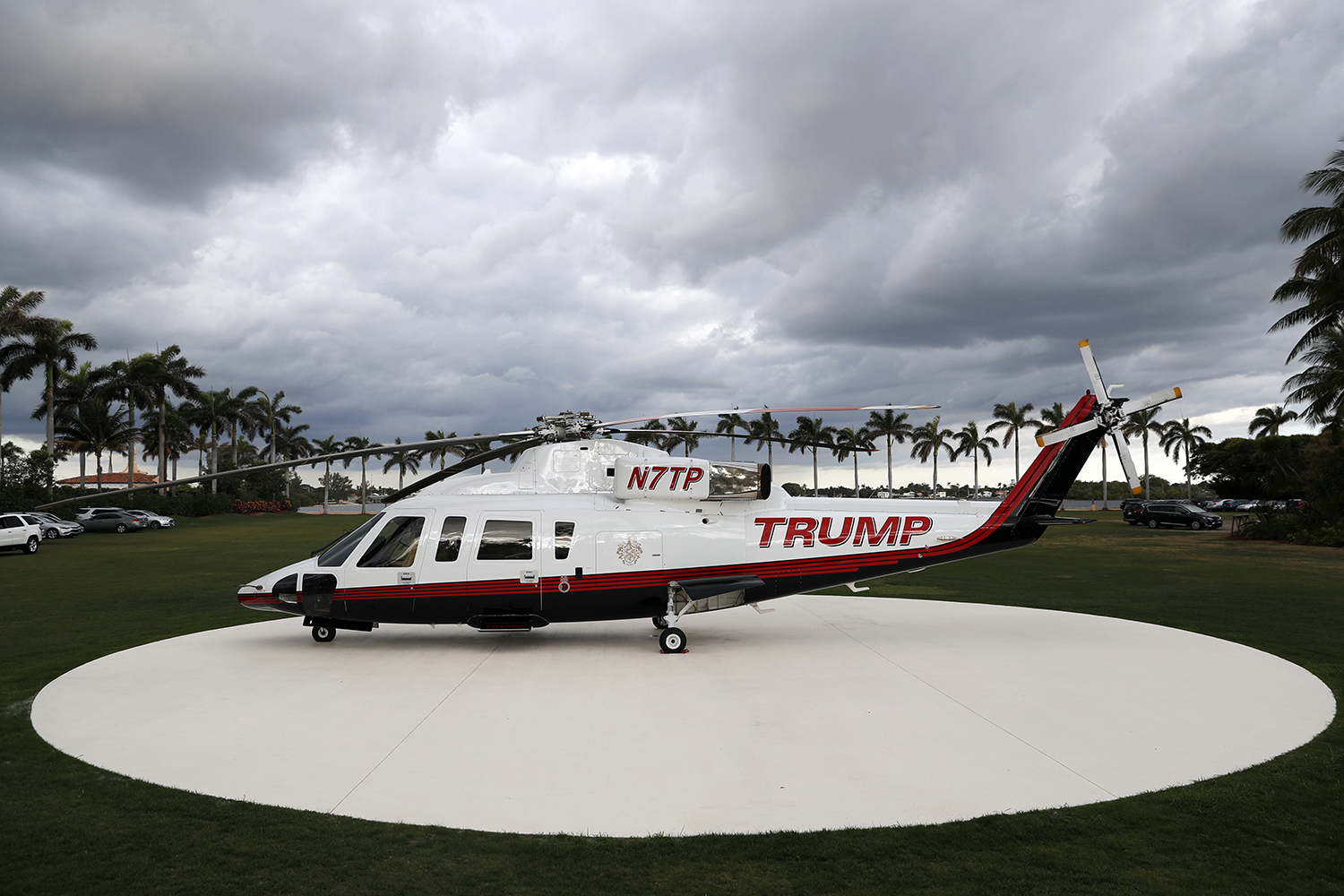 Trump’s private helicopter lands on new helipad built for Marine One at Mar-a-Lago