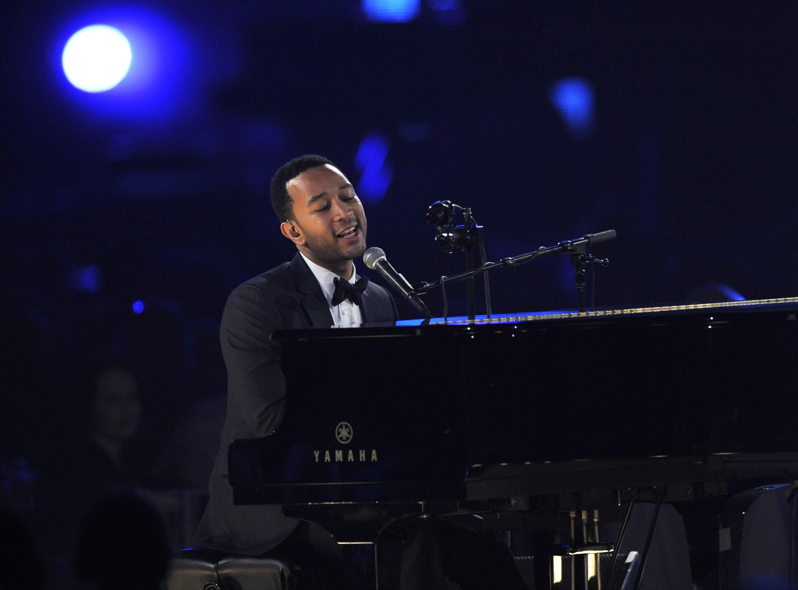 John Legend asks Obama to free non-violent drug offenders