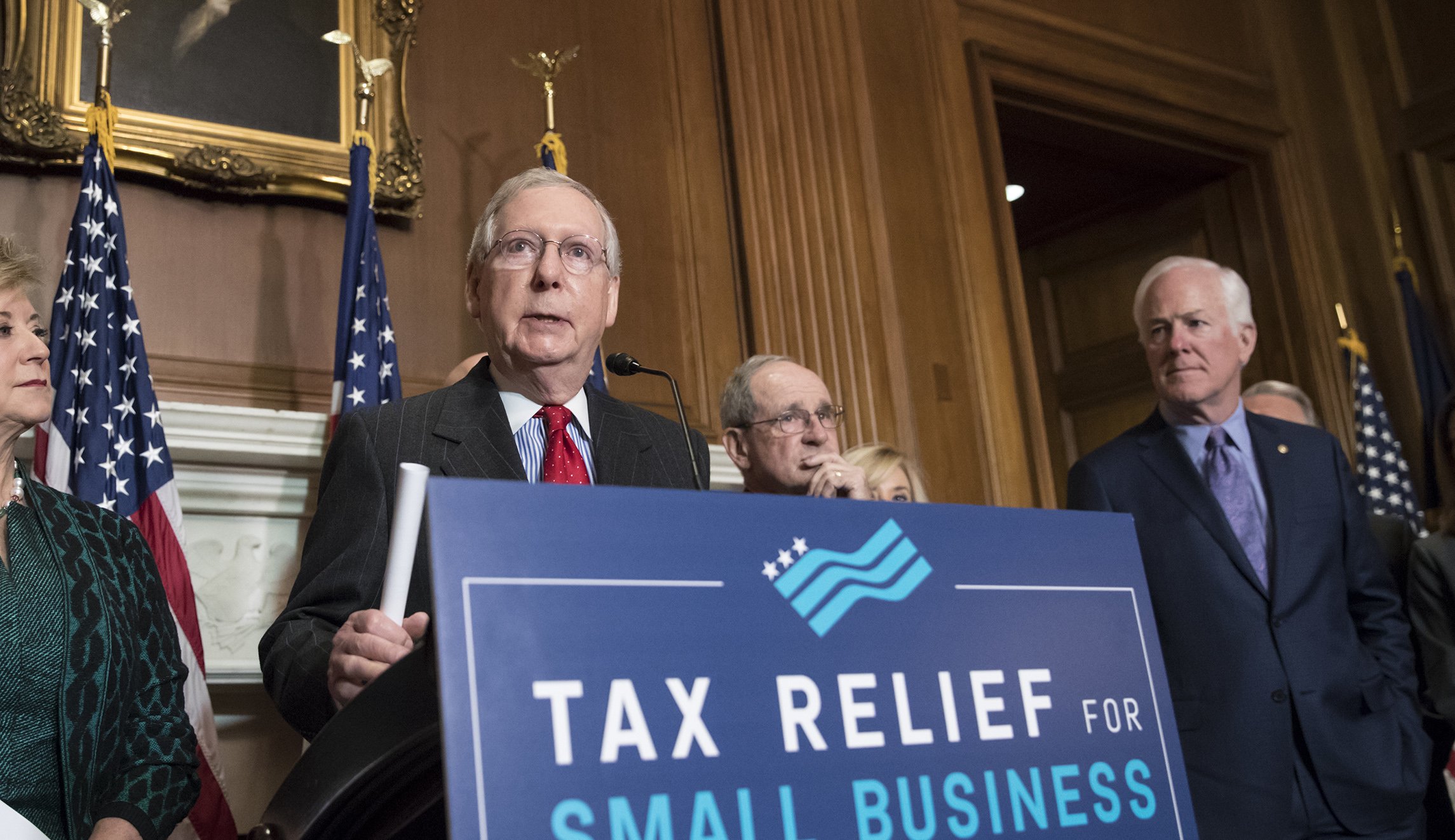 Senate votes to advance $1.4 trillion tax cut bill