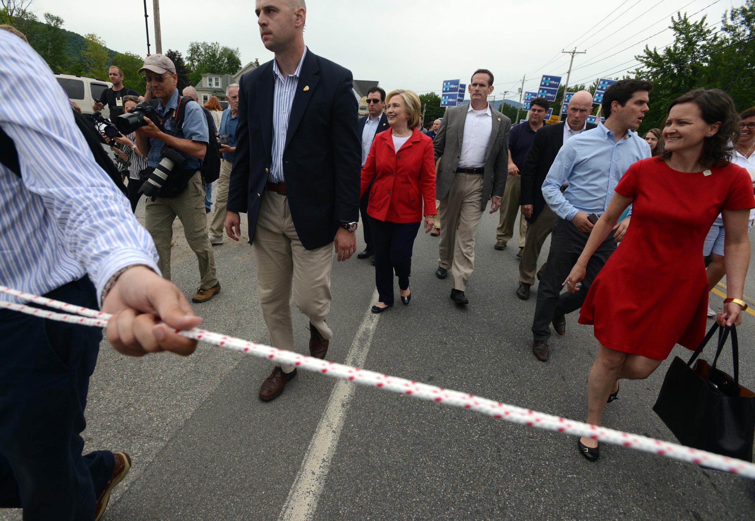 Clinton aides rope off media for parade