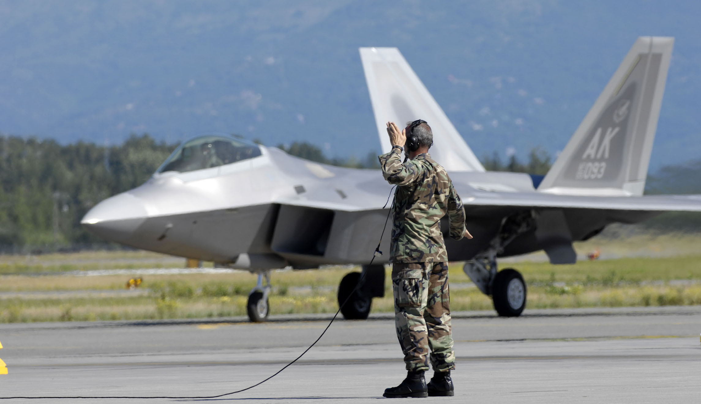 The US F-22 is not at a ‘major disadvantage’ against the Russian Su-35