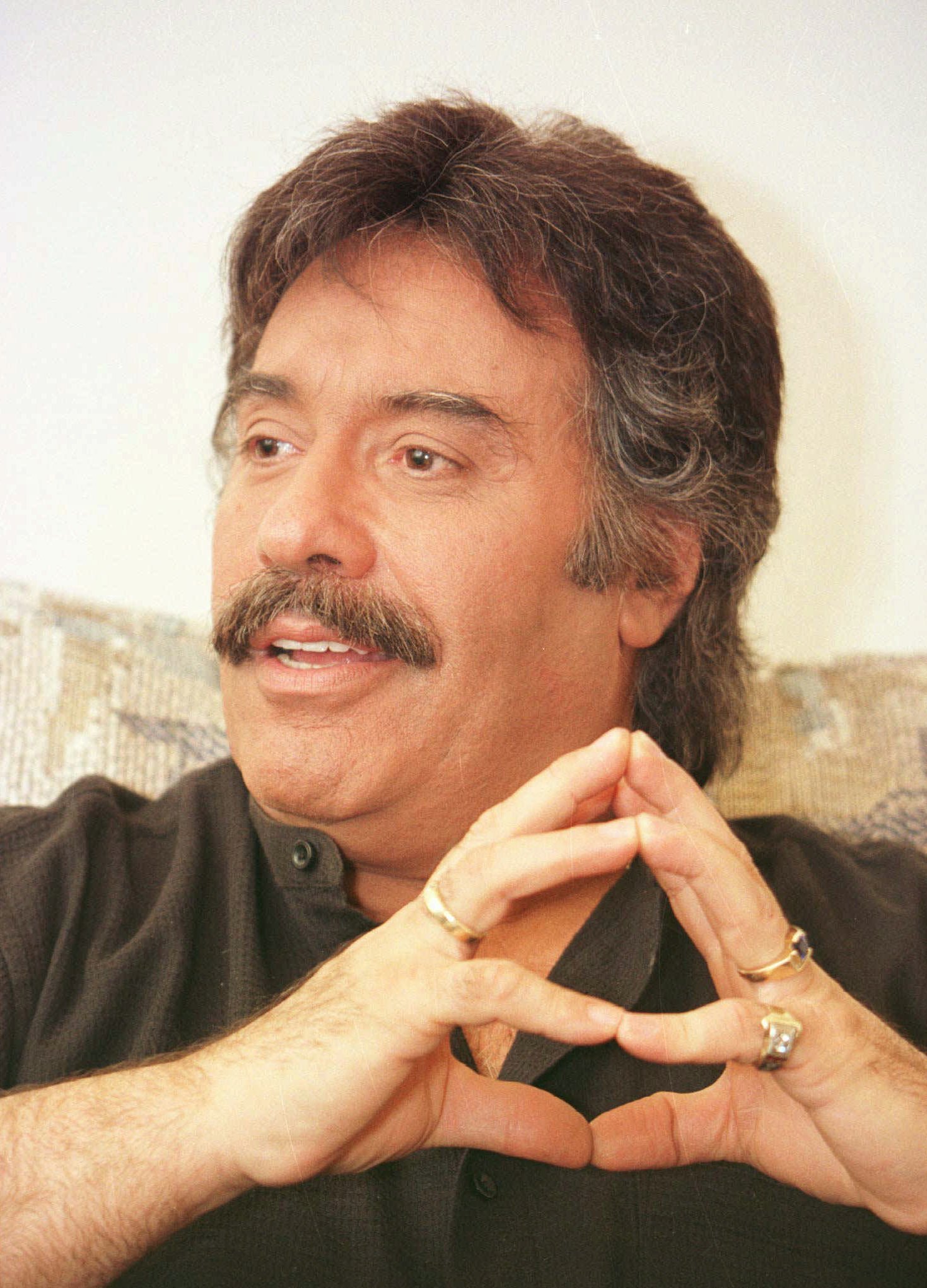 Tony Orlando visits missing Israeli teens families