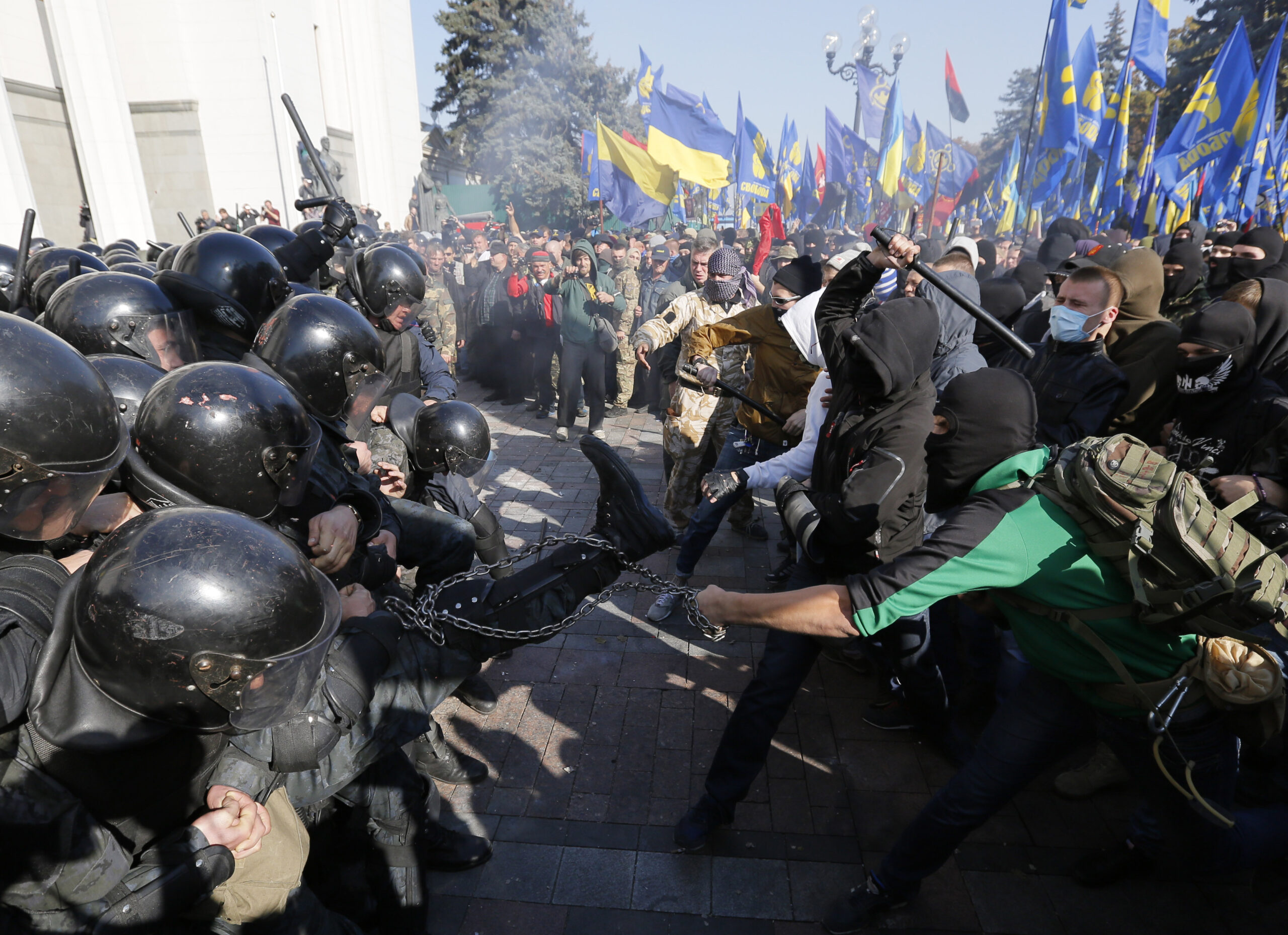 Clashes erupt outside Ukraine’s parliament in Kiev