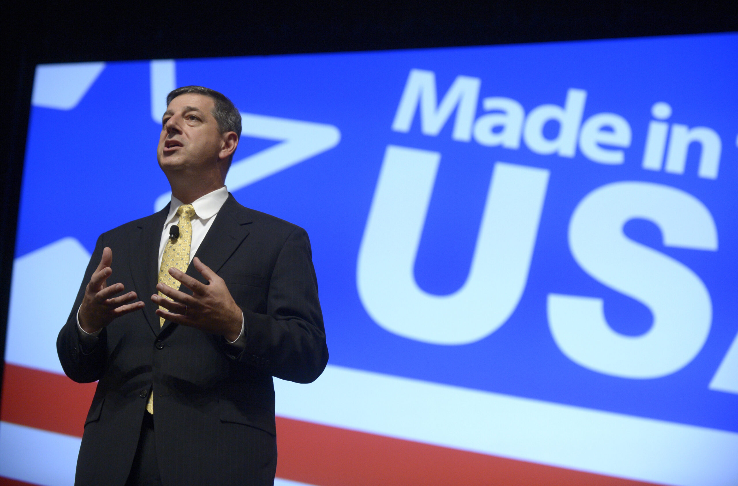 Wal-Mart names new CEO of US discount division