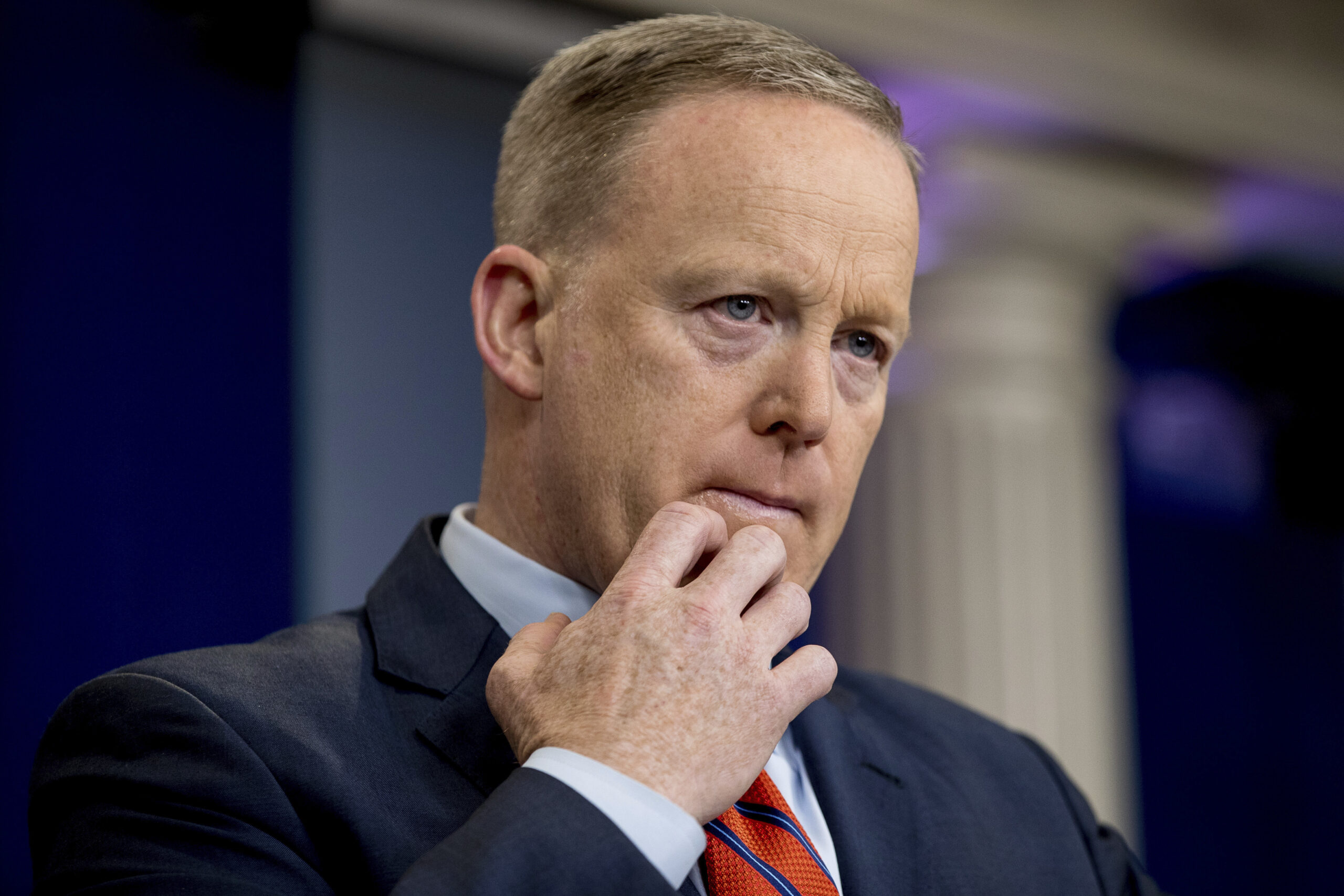 Spicer apologizes for Hitler, chemical weapons remark