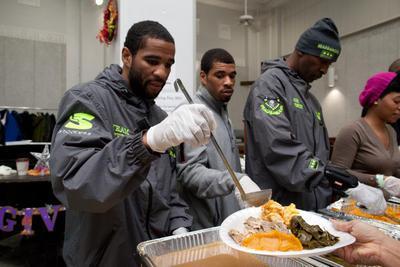 Formerly homeless brothers hand out Thanksgiving feast at Central Union Mission