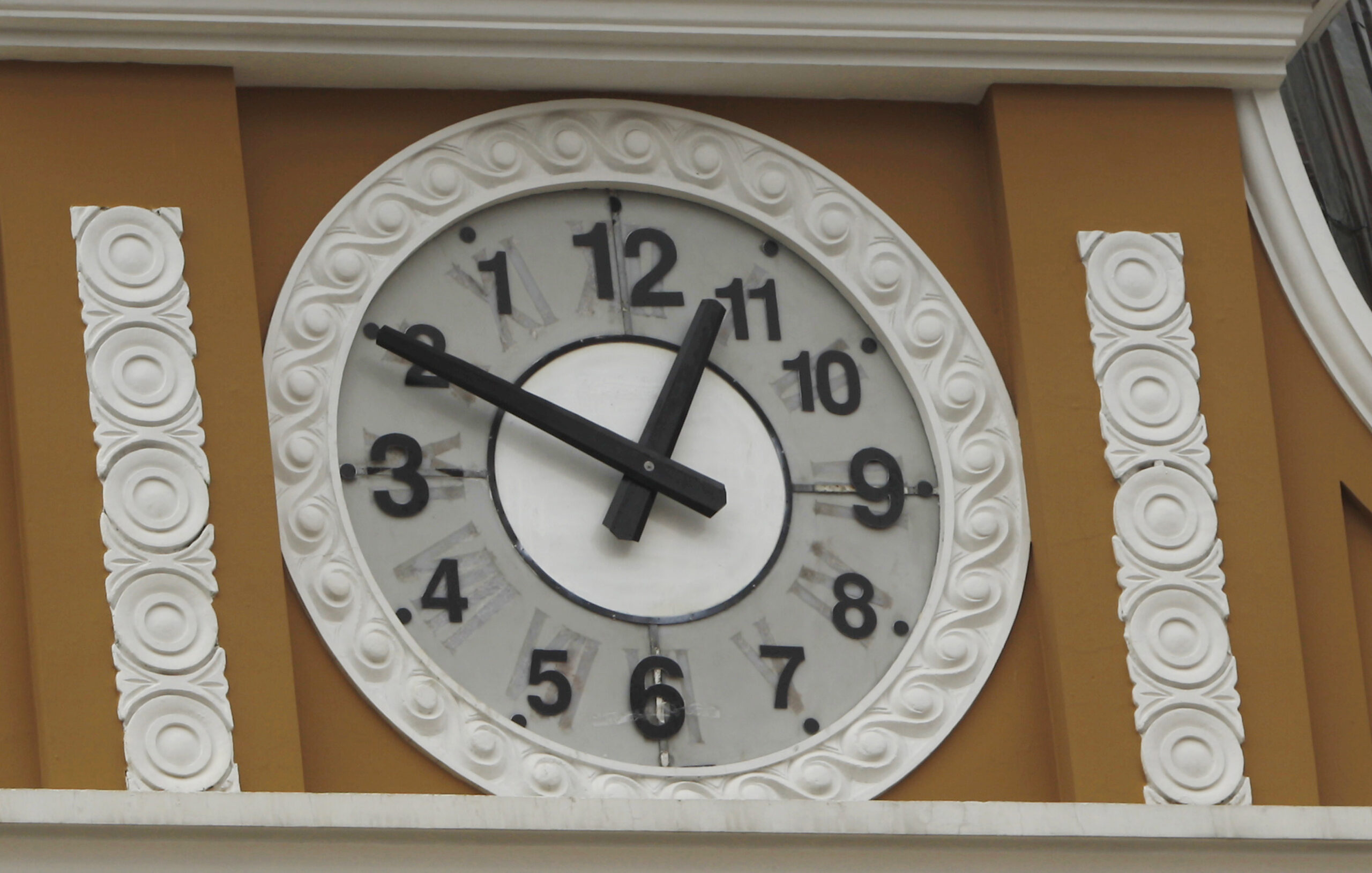 US sets back clock for possible final daylight saving time amid pending legislation