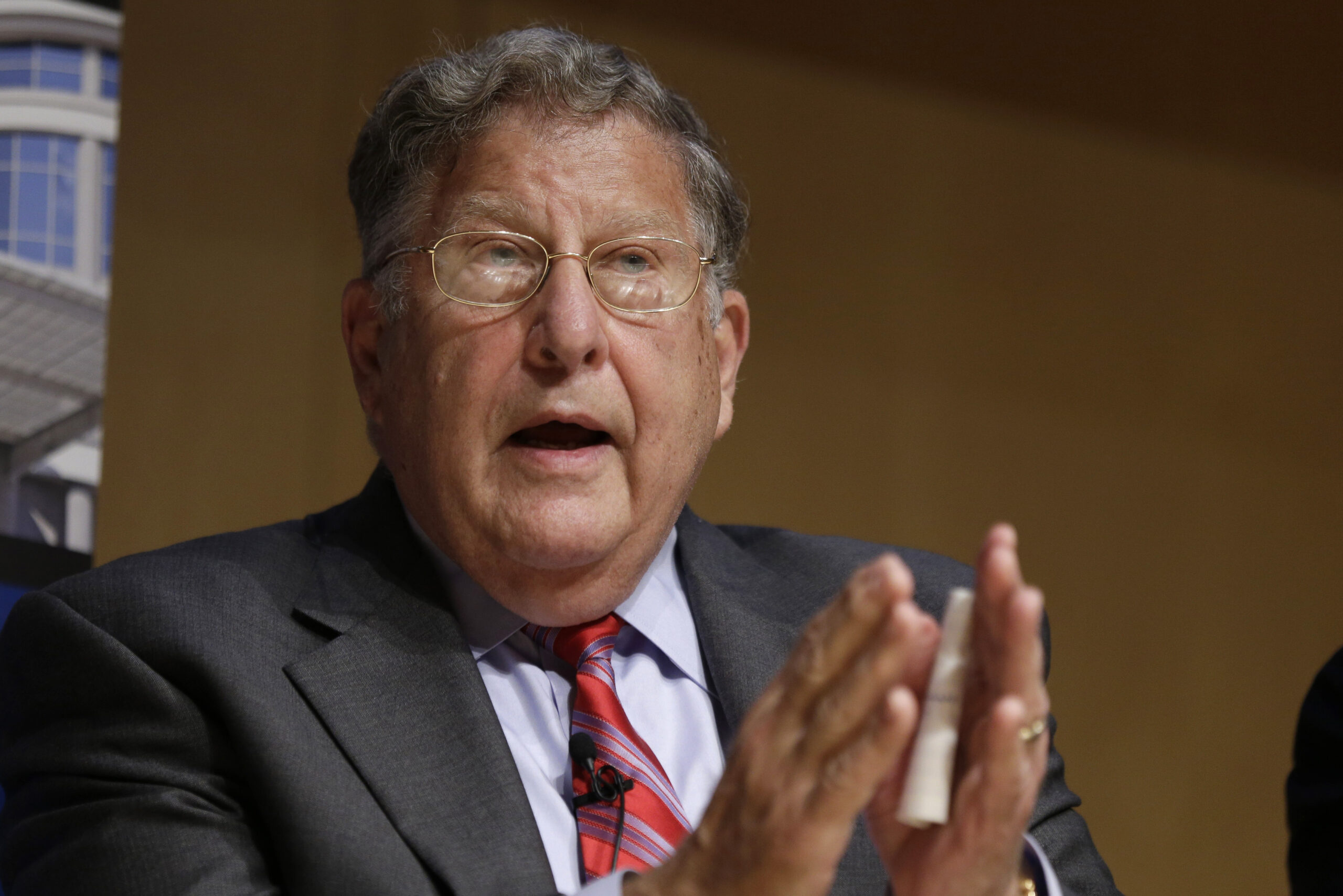 Floating conservatives diverge on Obamacare strategy