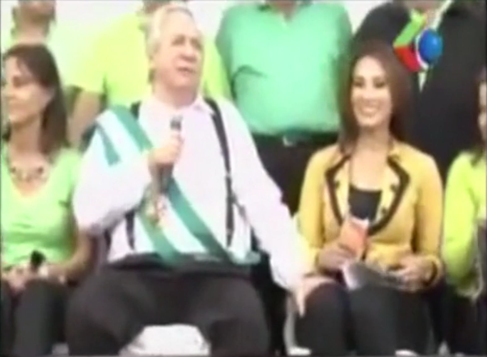 Bolivia mayor apologizes for grabbing woman on TV