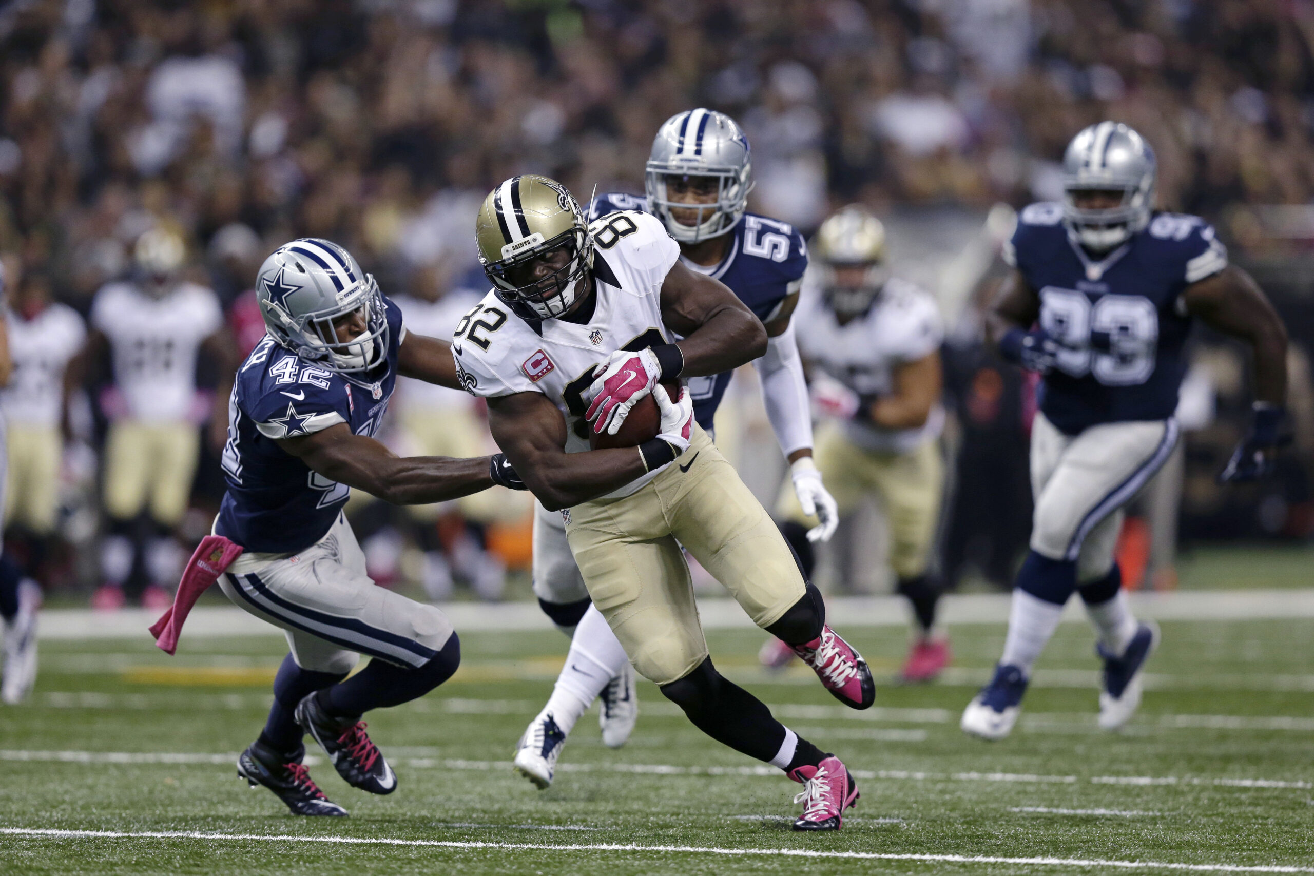 Texas governor compares Cowboys’ defense to the ‘porous’ border