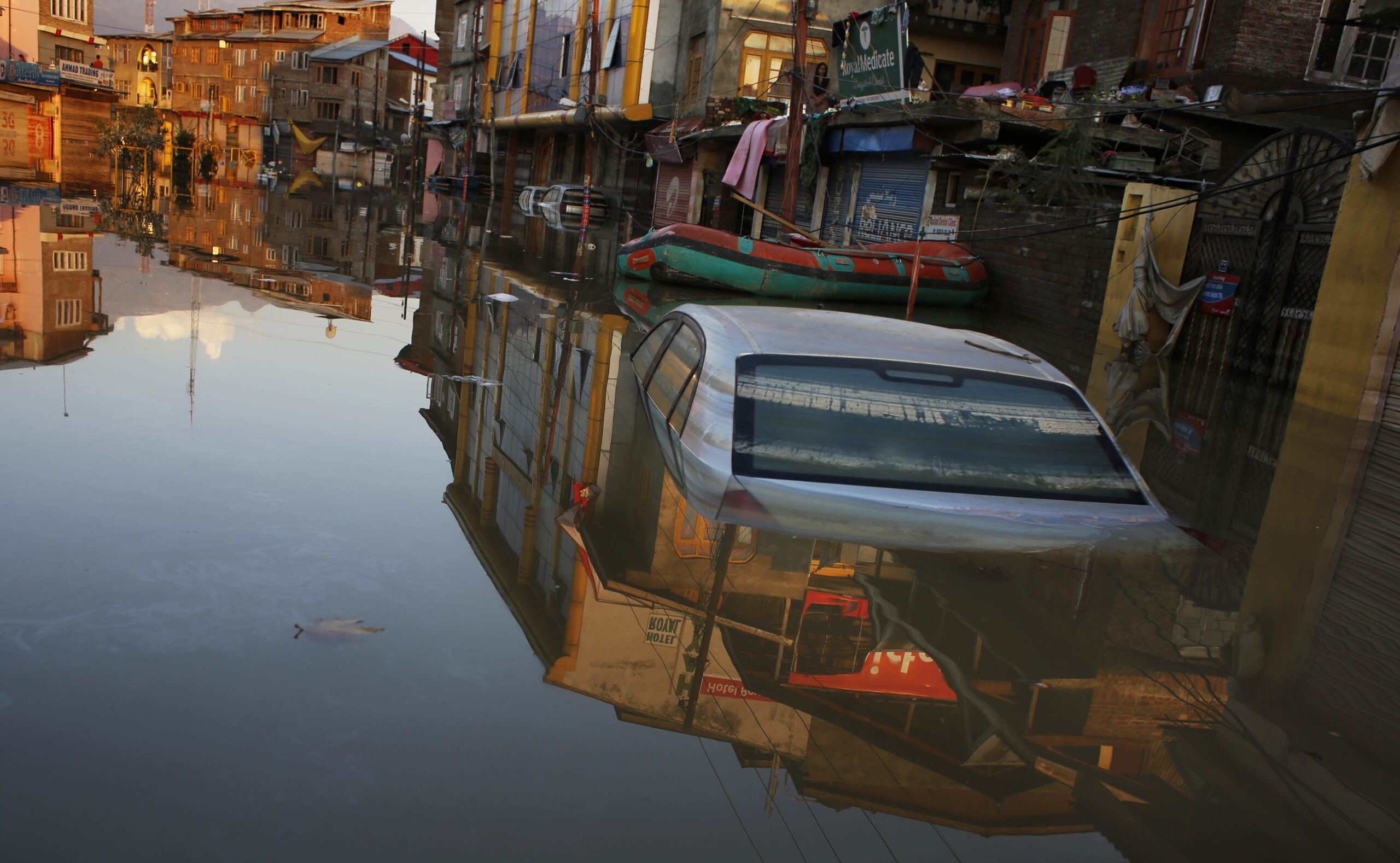Dirty water raising health risk in flooded Kashmir