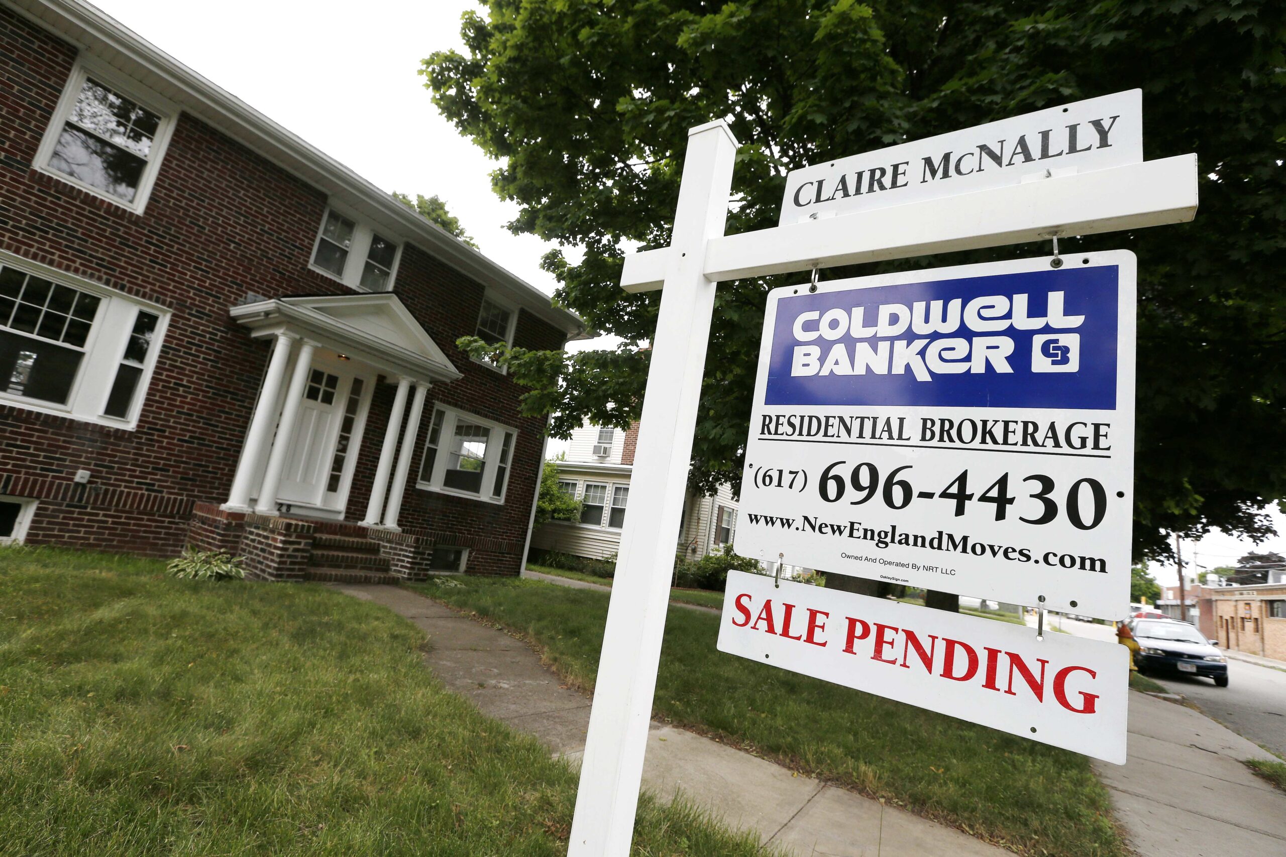 Contracts to buy US homes slip in June