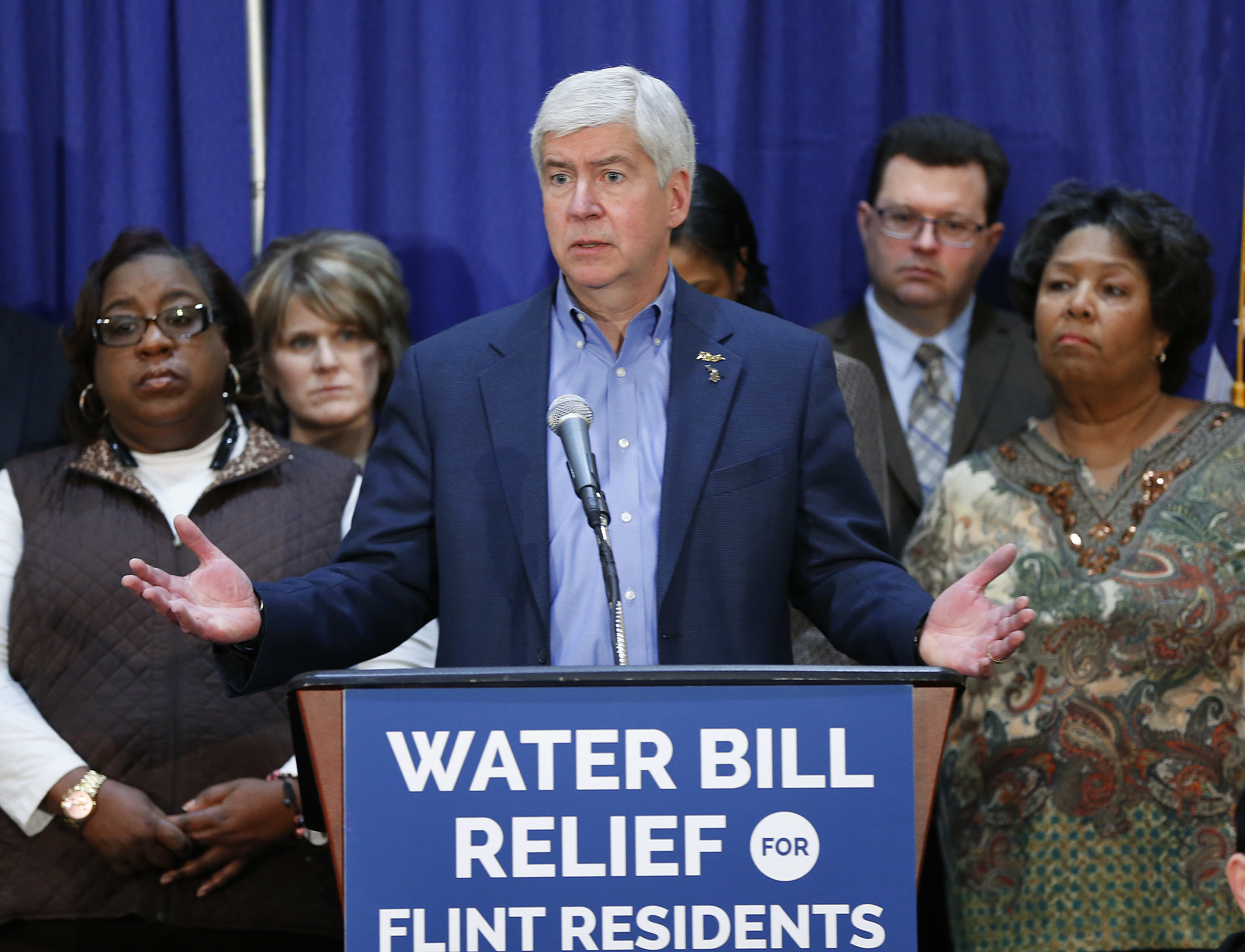 Group tries to stop taxpayers from paying Mich. governor’s legal fees for Flint crisis