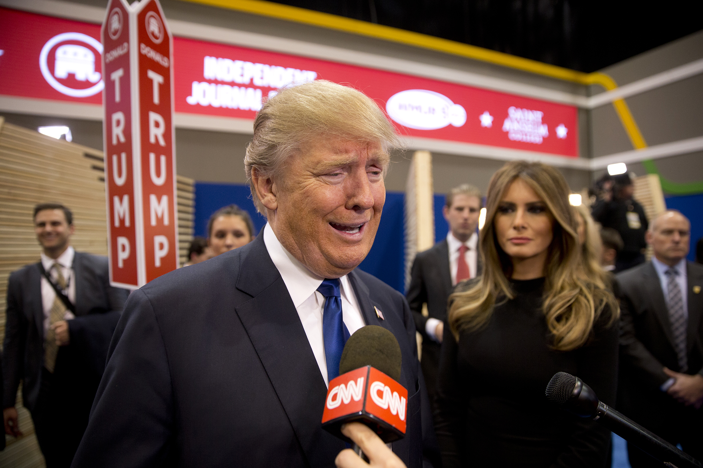 Female journalists urge Trump to fire his campaign manager