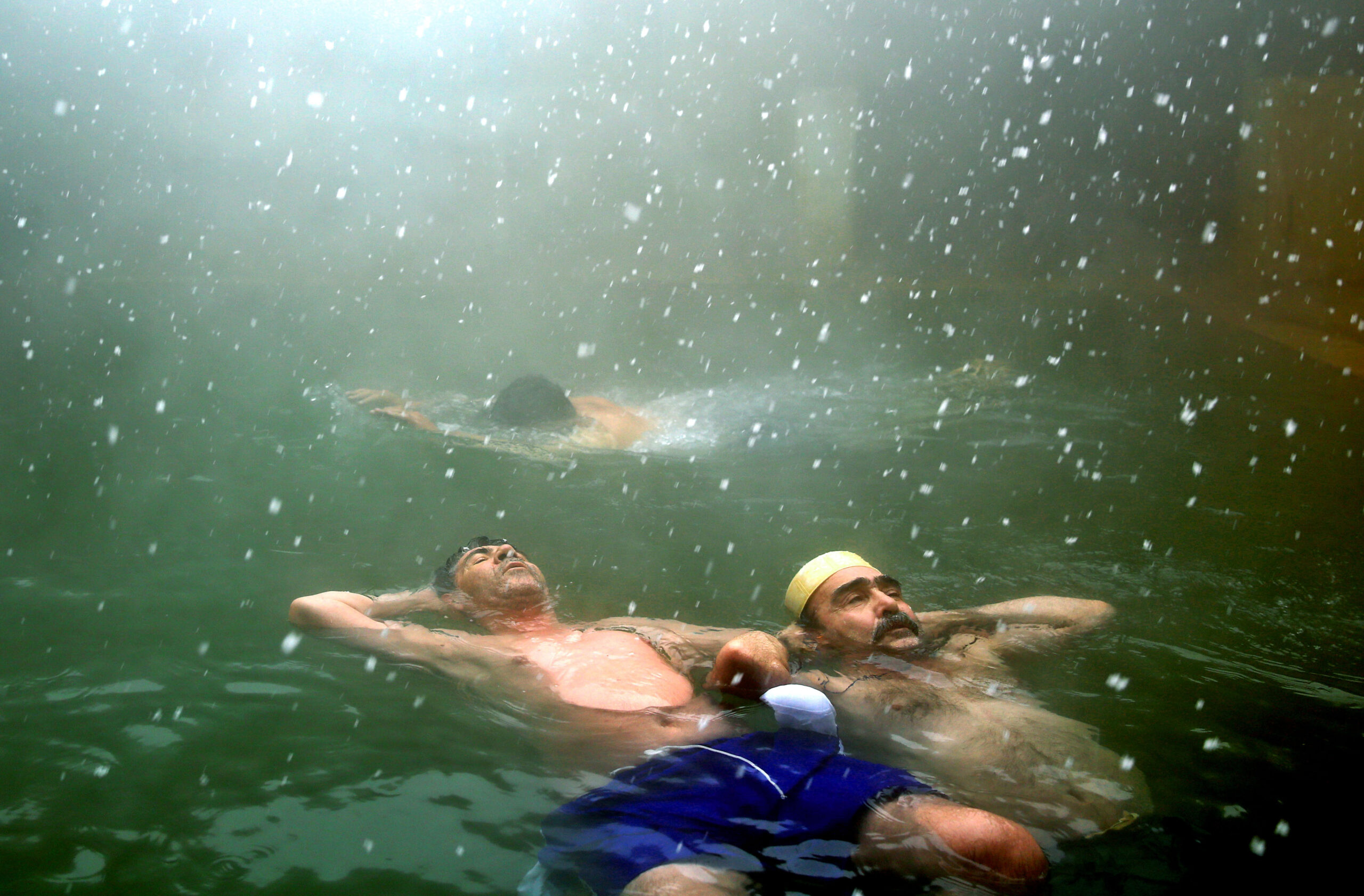 AP PHOTOS: Iran mineral baths offer relief