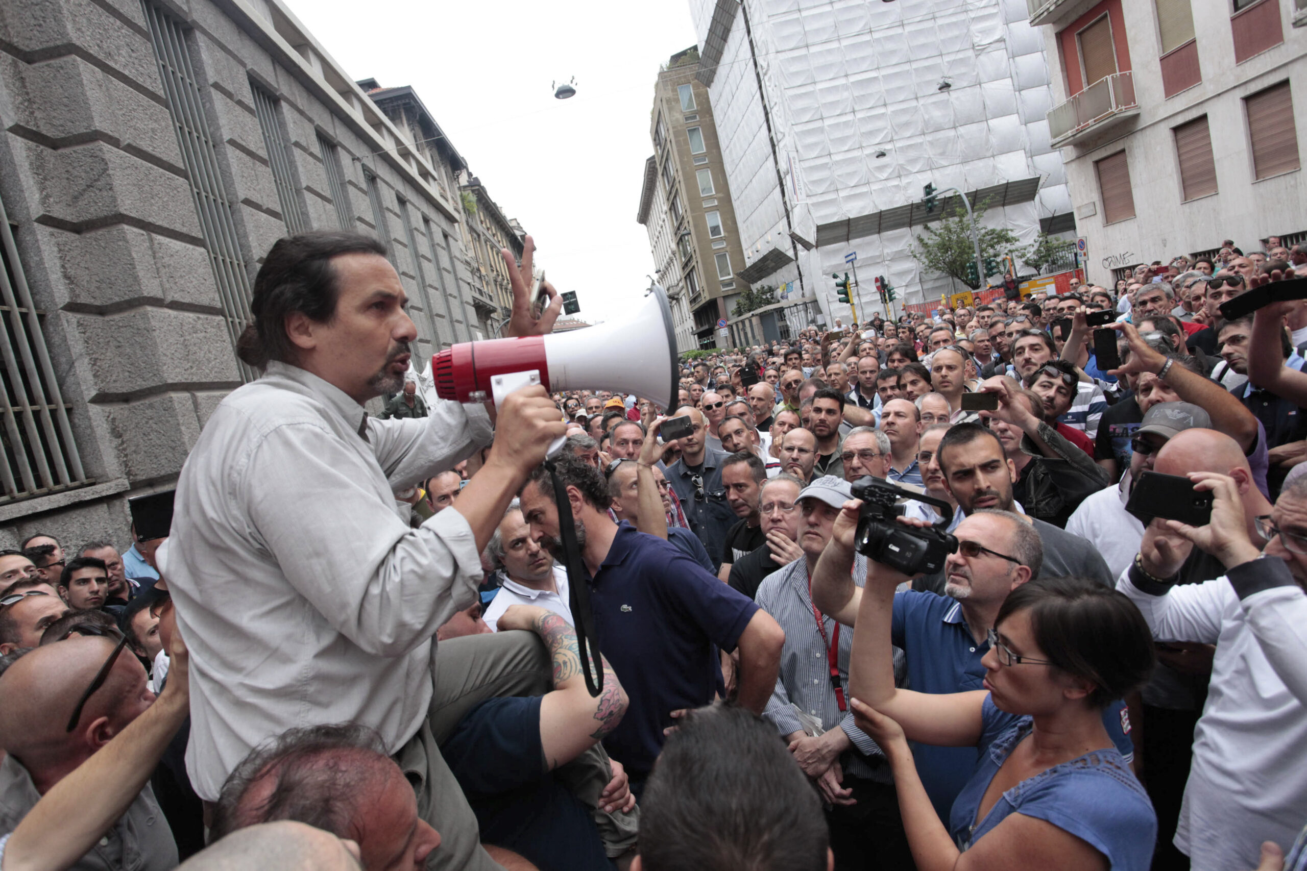 Europe’s cabbies decry competition from Uber app