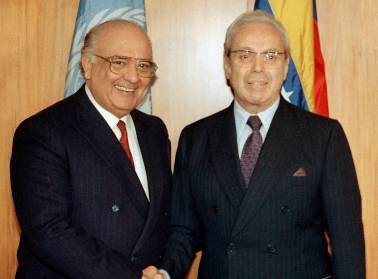 FILE - In this Sept. 21, 1987 file photo, Venezuela's President Jaime Lusinchi, left, is greeted by United Nations Secretary General Javier Perez De Cuellar at the United Nations. The former president, who struggled to tame an economic crisis sparked by plunging oil prices in the late 1980s and then saw his reputation tarnished by allegations of corruption after leaving office, died Wednesday, May 21, 2014. He was 89. (AP Photo/Mario Suriani, File)