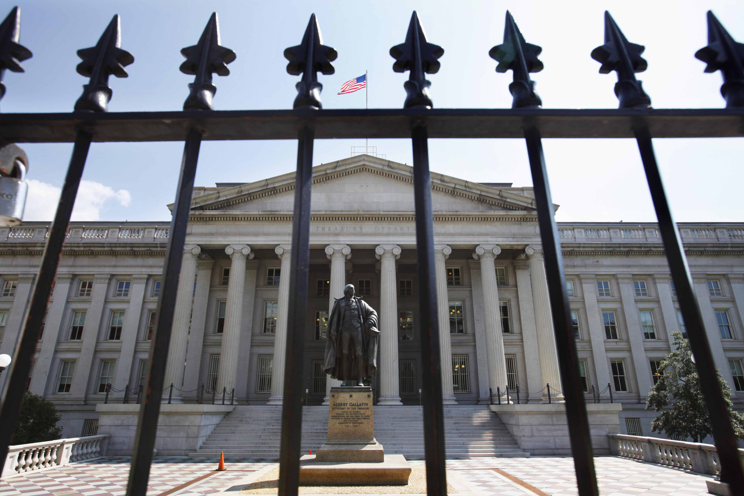 Deficit expected to rise by one-third to $590 billion