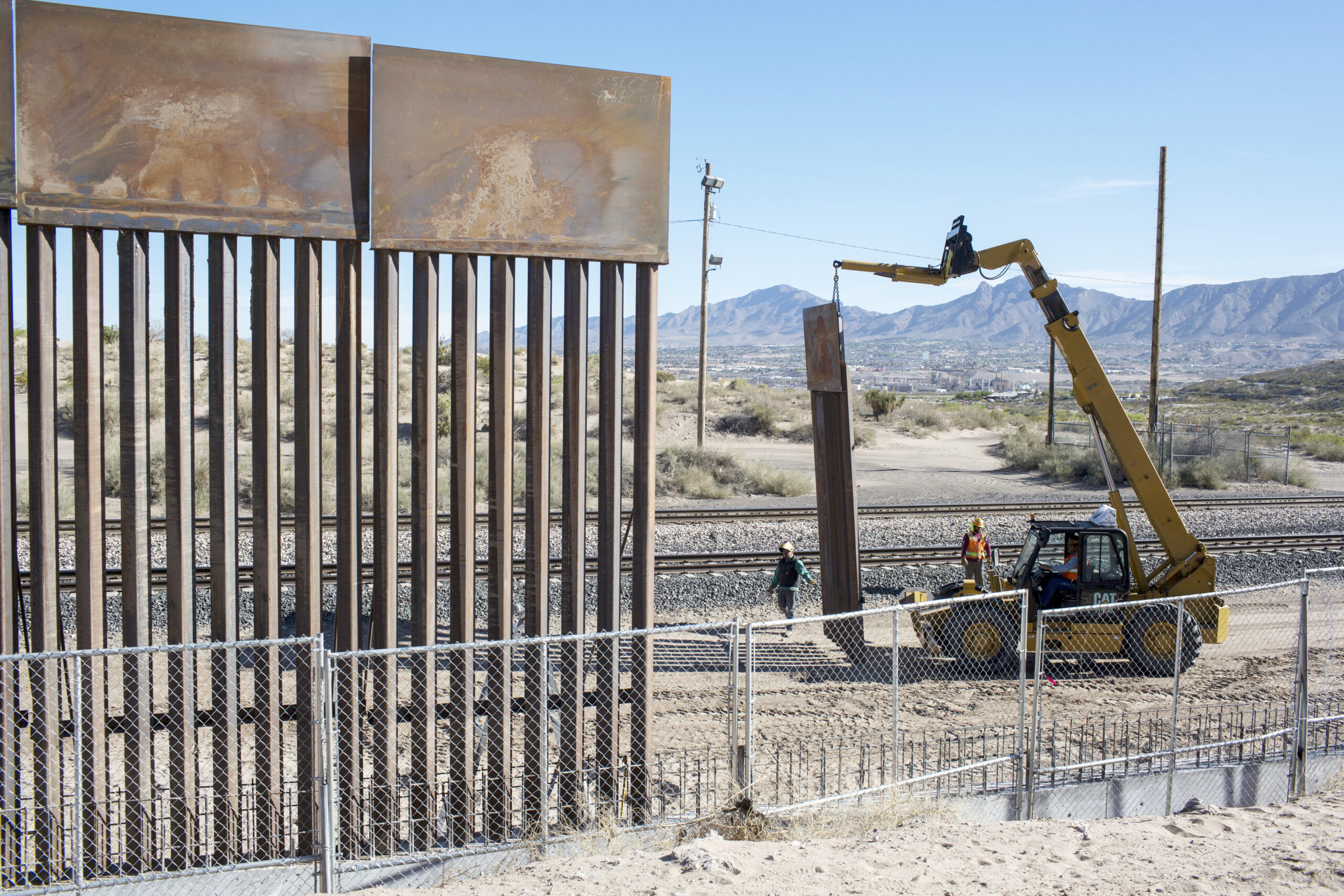 Congress moves to build Trump’s border wall in face of Democratic opposition